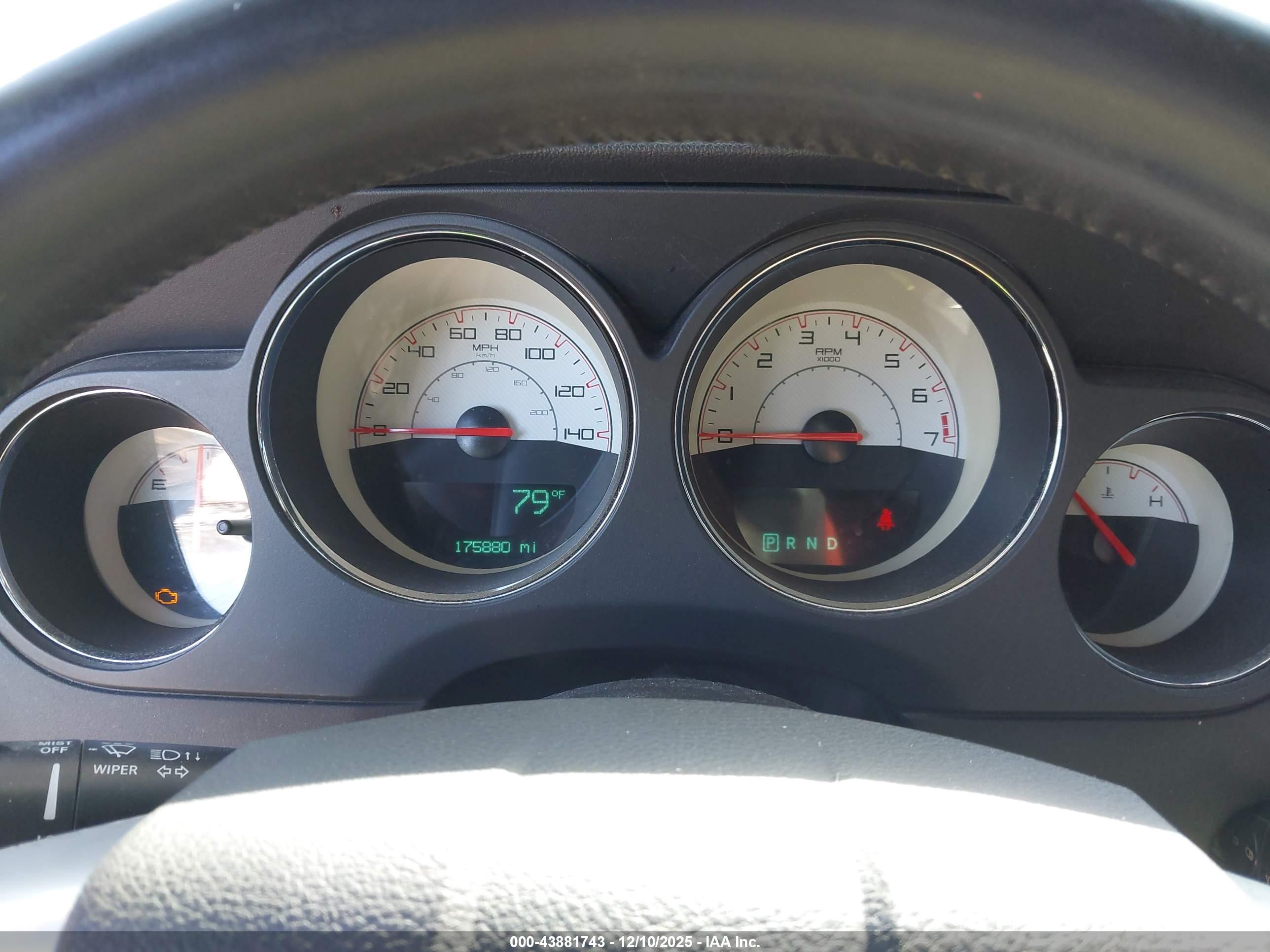 DODGE CHALLENGER image 7