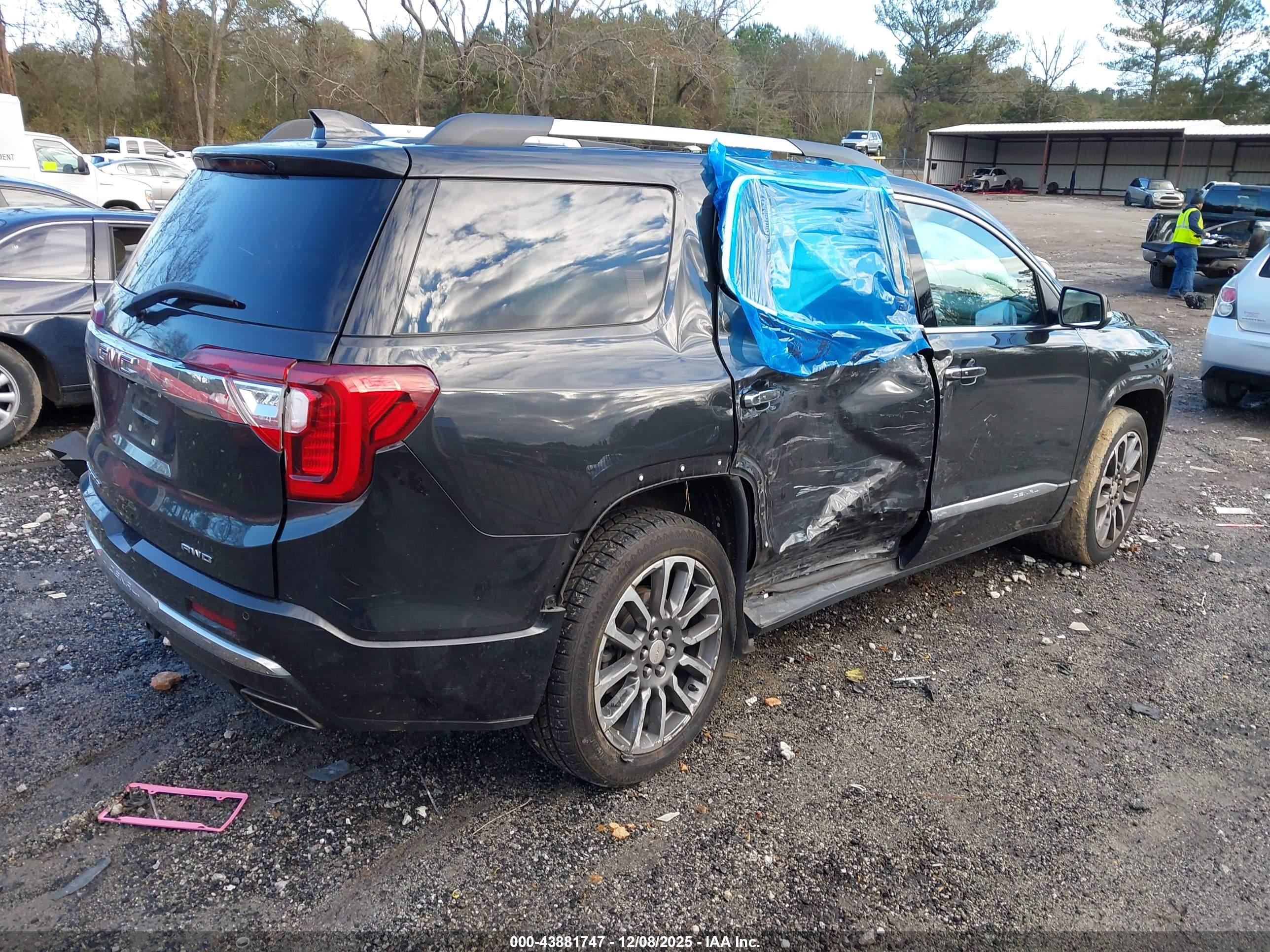 GMC ACADIA image 4