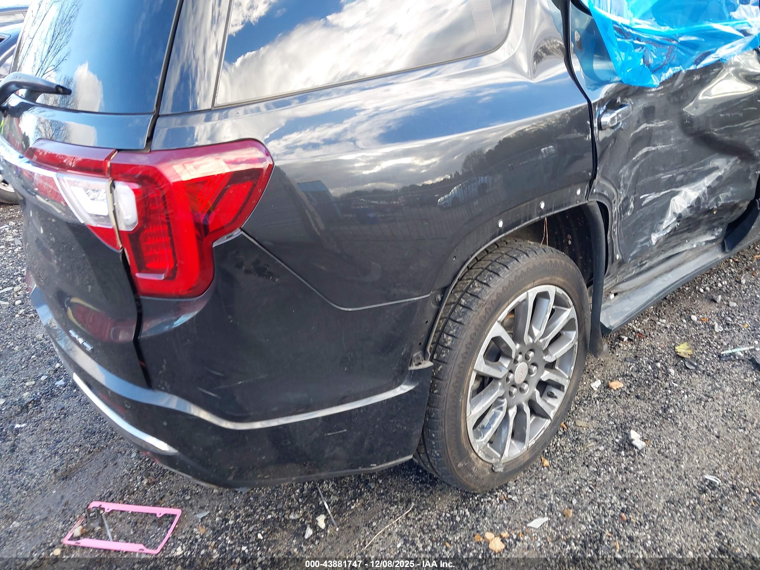 GMC ACADIA image 6