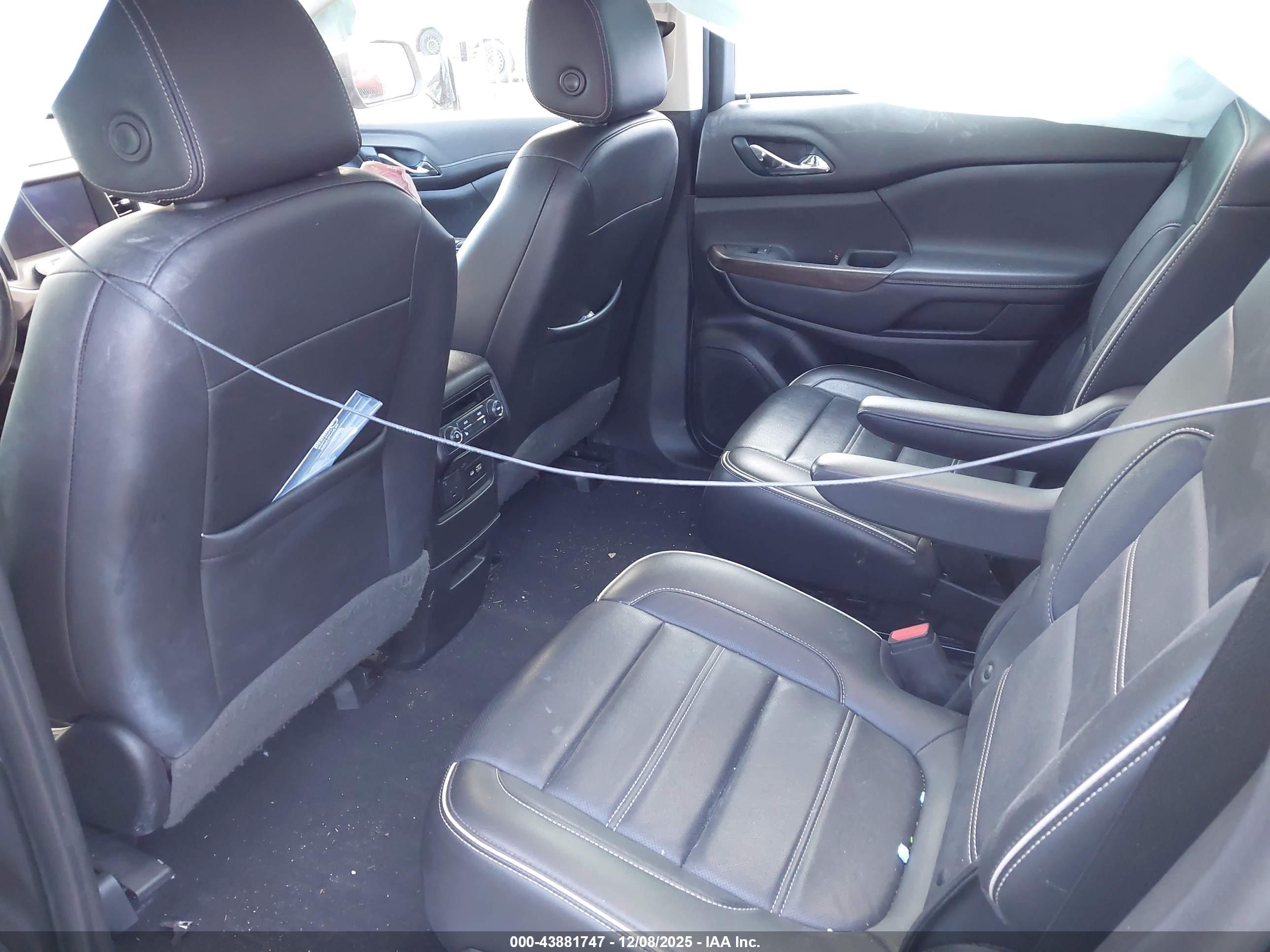 GMC ACADIA image 8