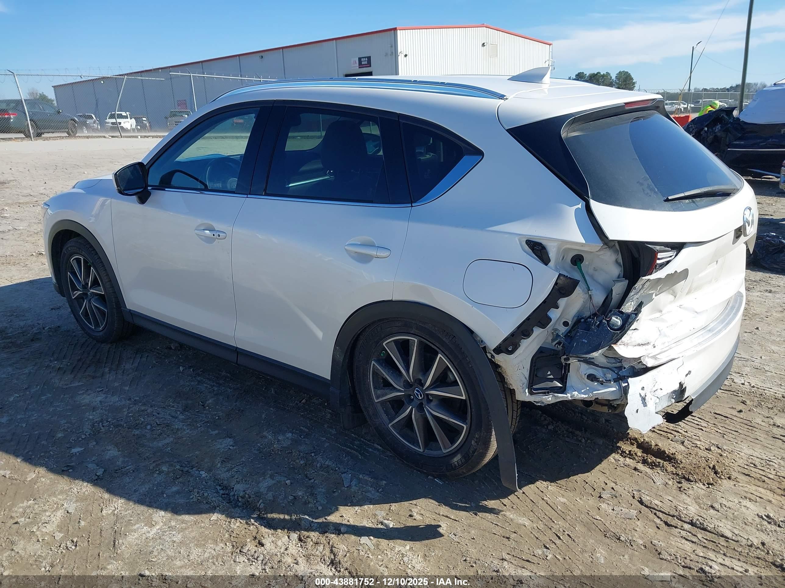 MAZDA CX-5 image 3