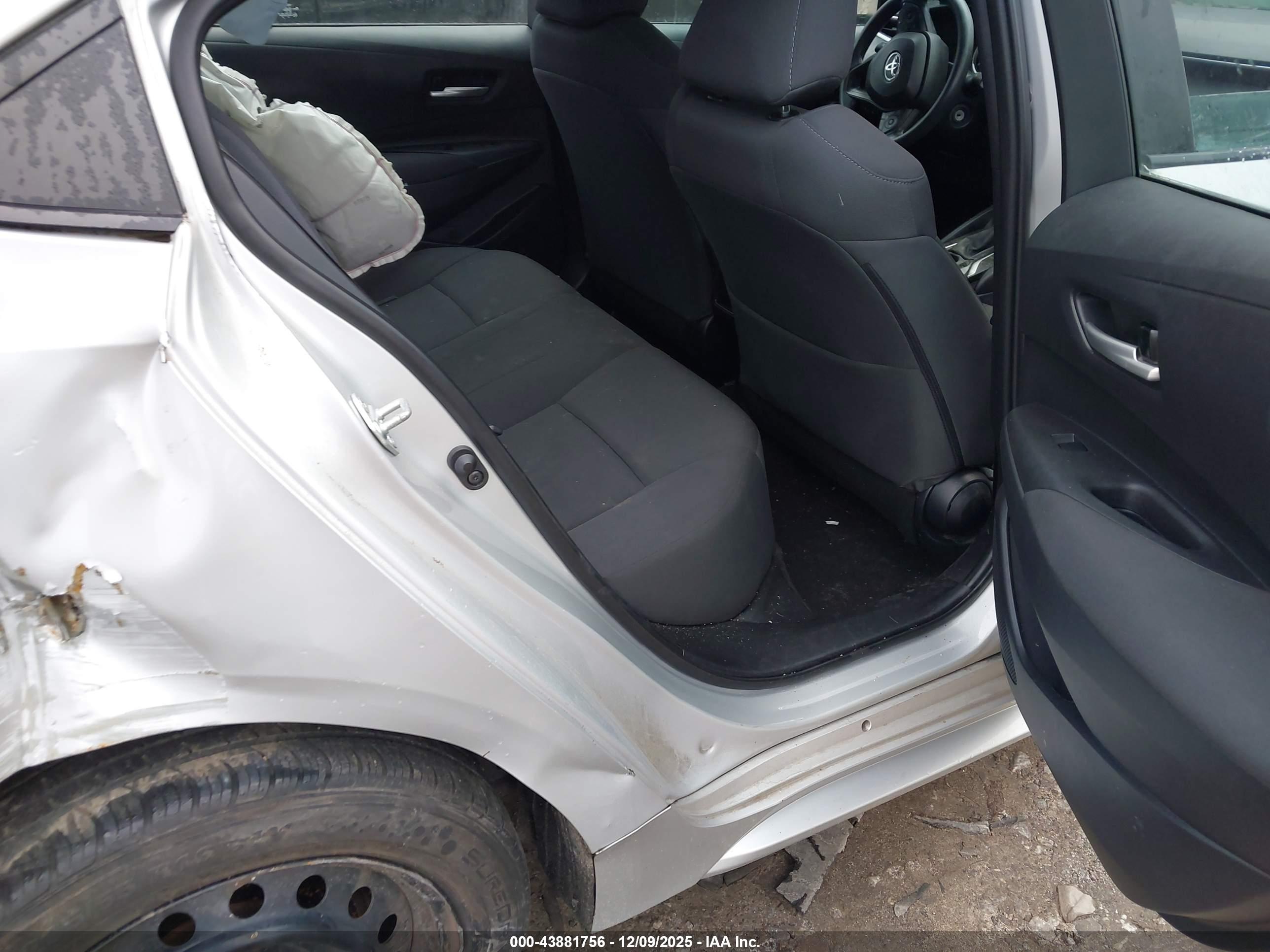 TOYOTA COROLLA image 8