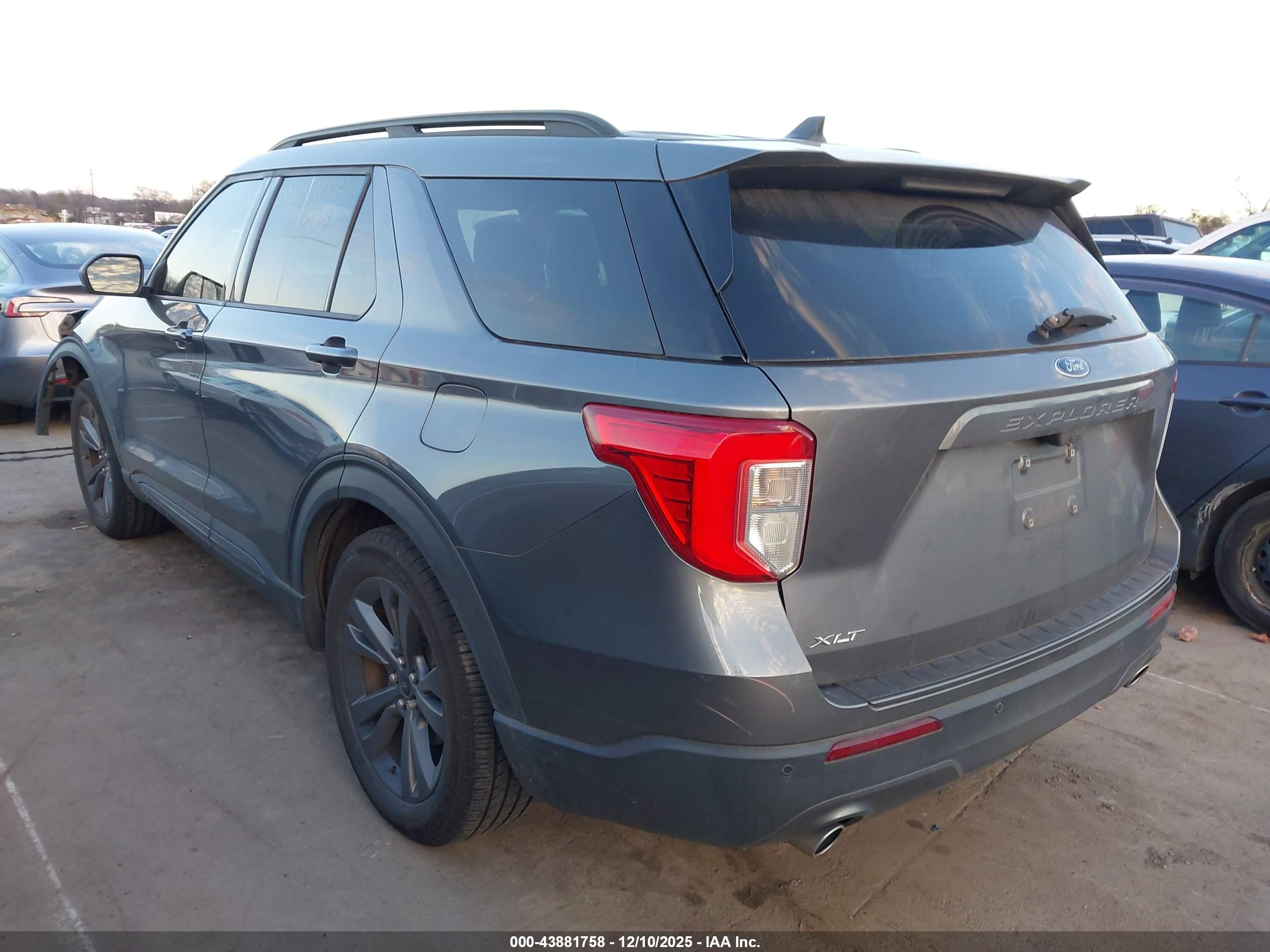 FORD EXPLORER image 3
