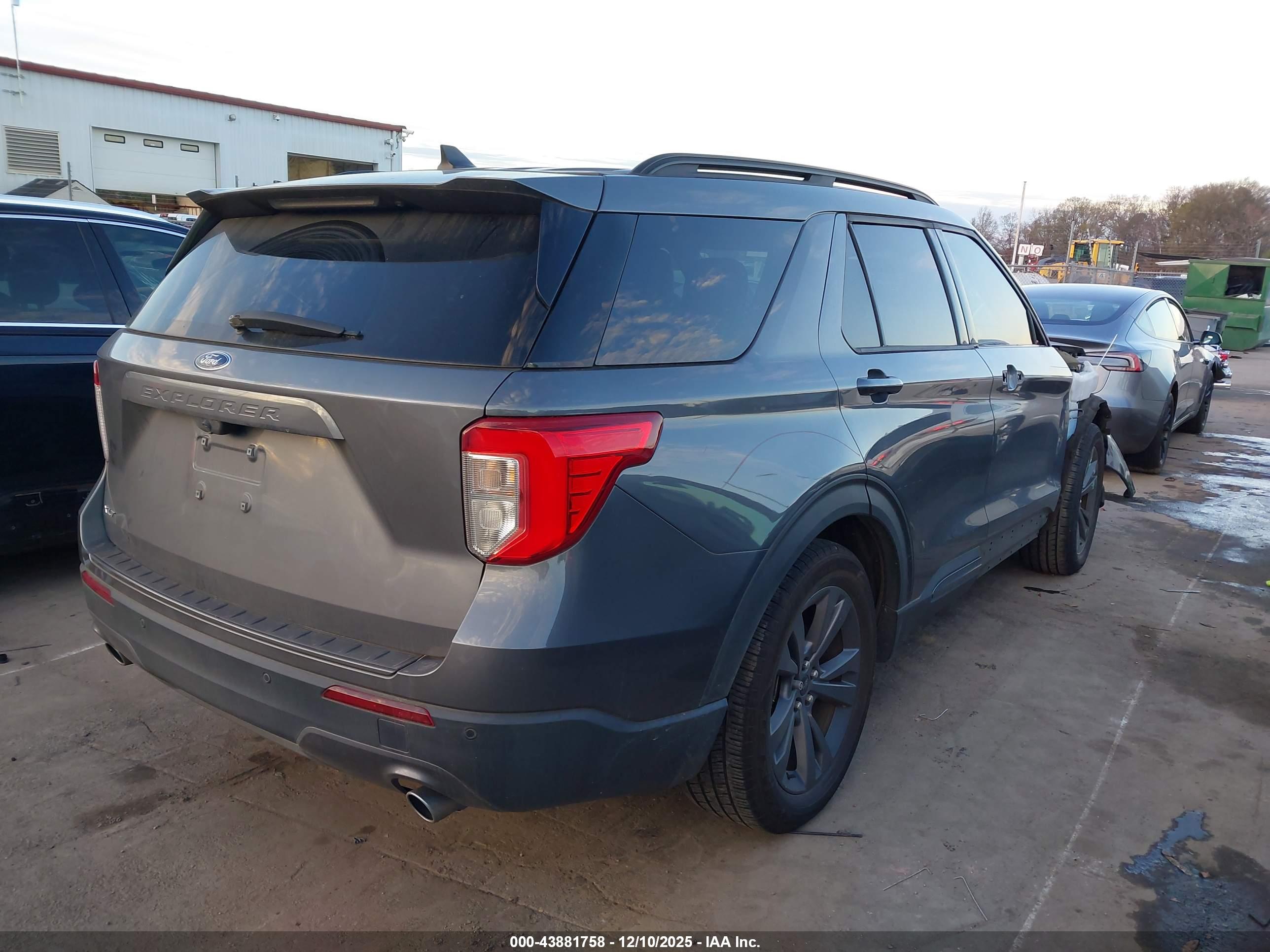FORD EXPLORER image 4
