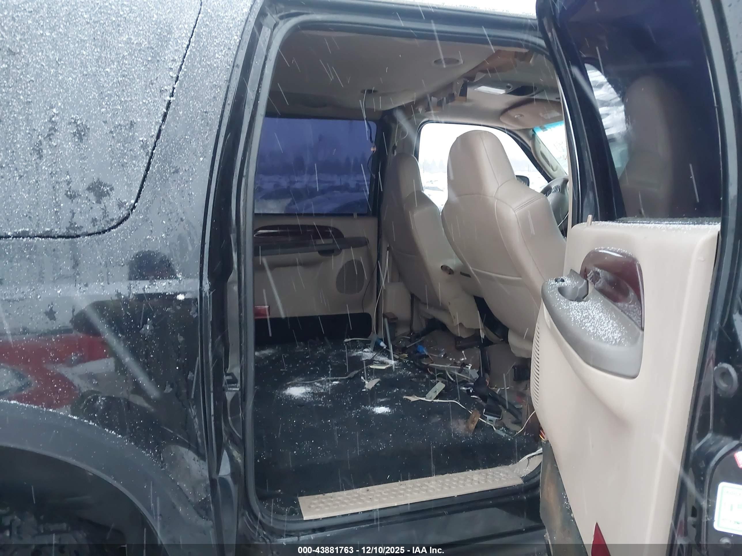 FORD EXCURSION image 8