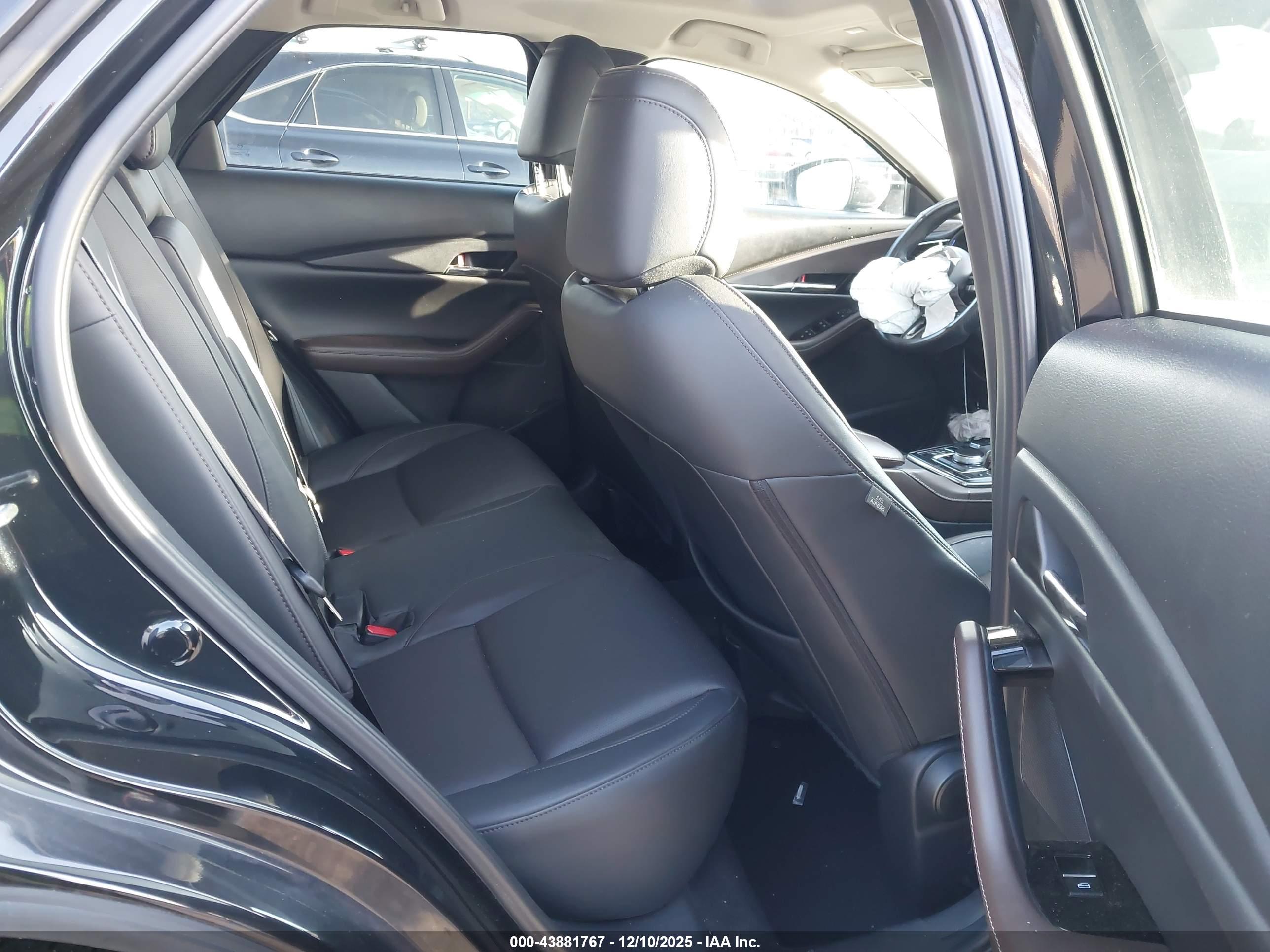 MAZDA CX-30 image 8