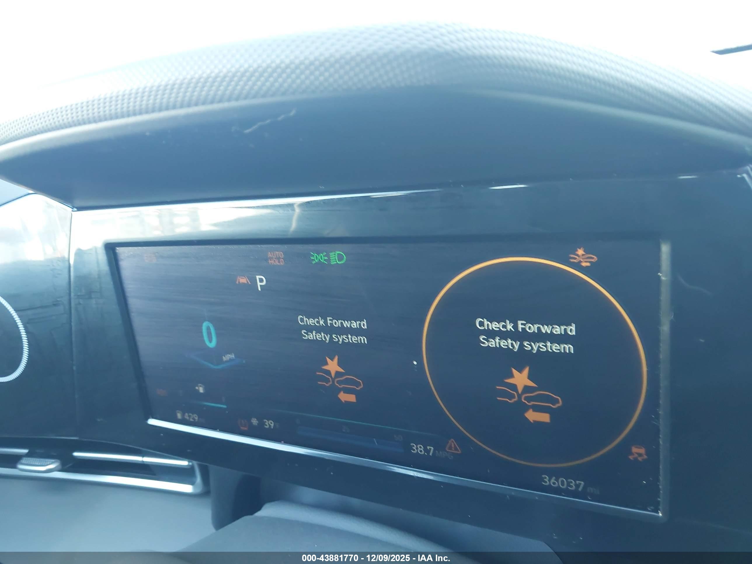 HYUNDAI ELANTRA image 7