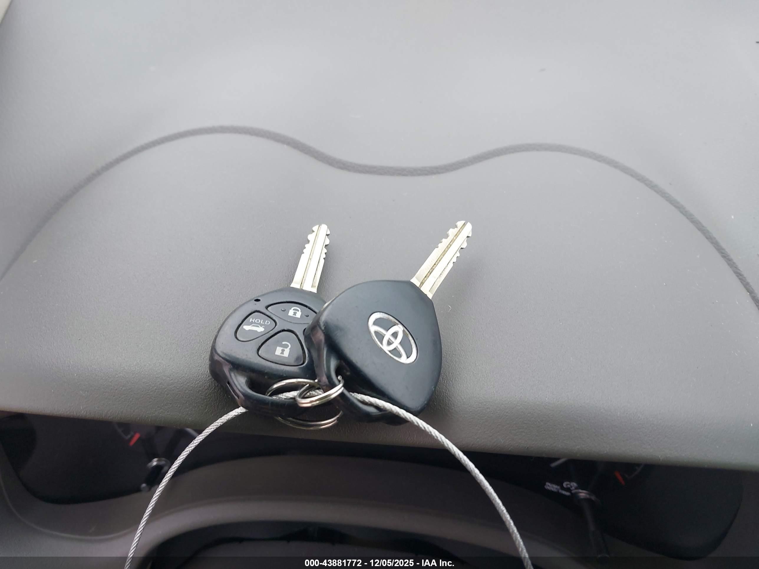TOYOTA COROLLA image 11