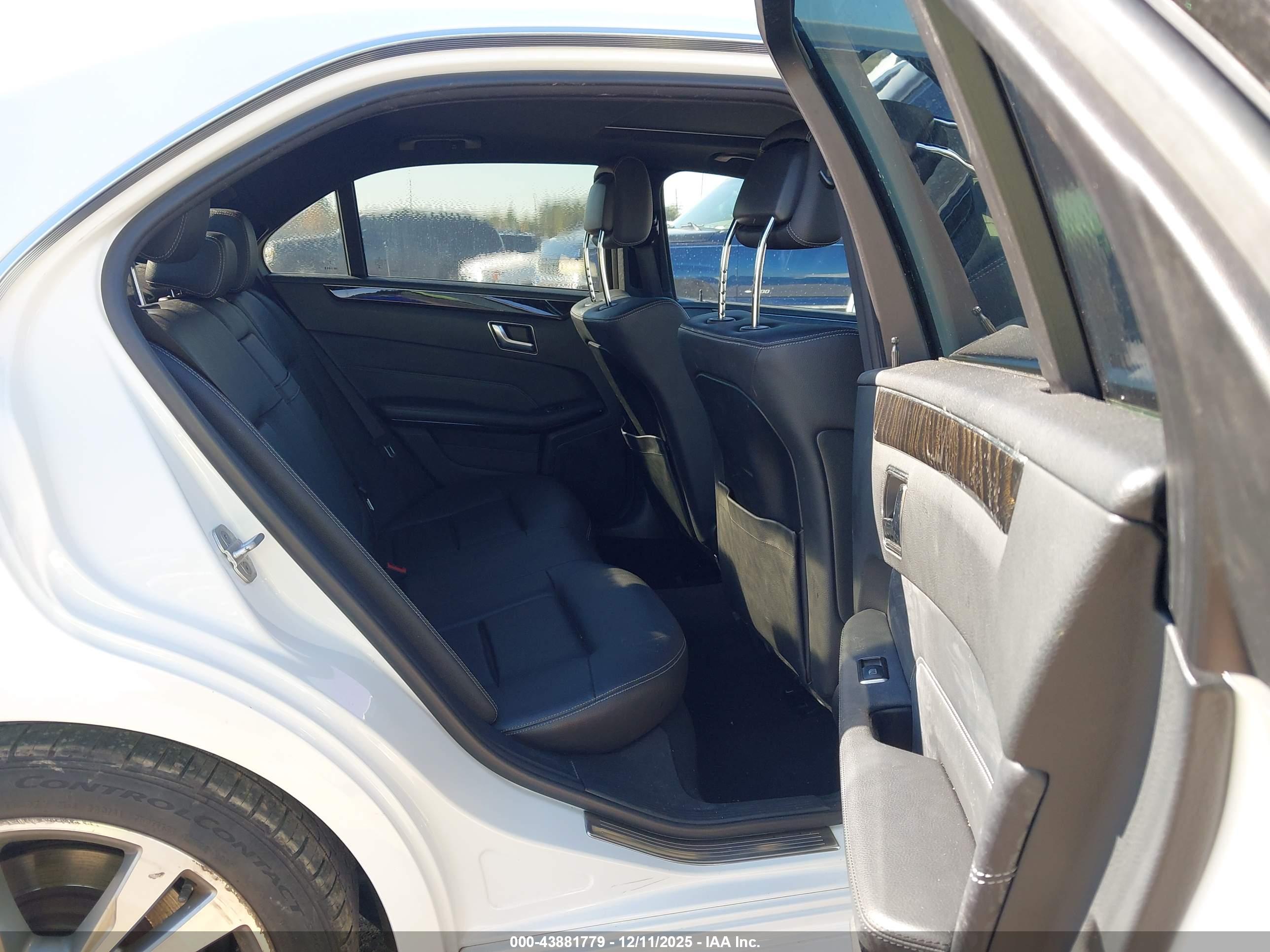 MERCEDES-BENZ E image 8