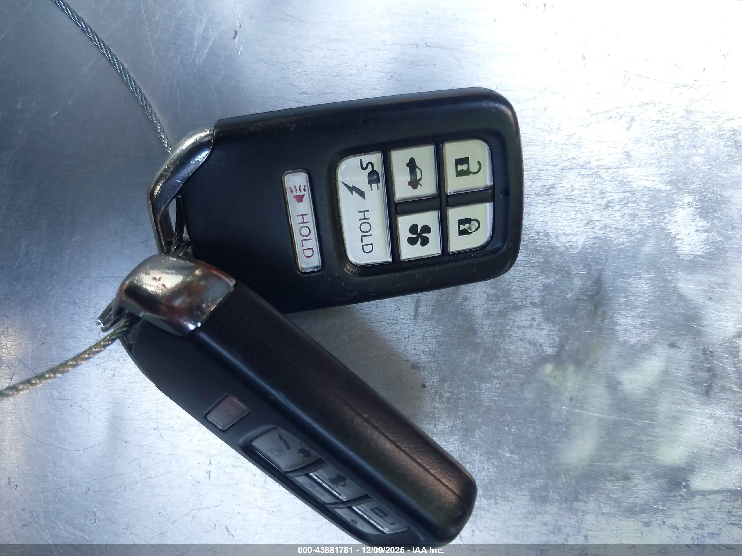 HONDA CLARITY image 11