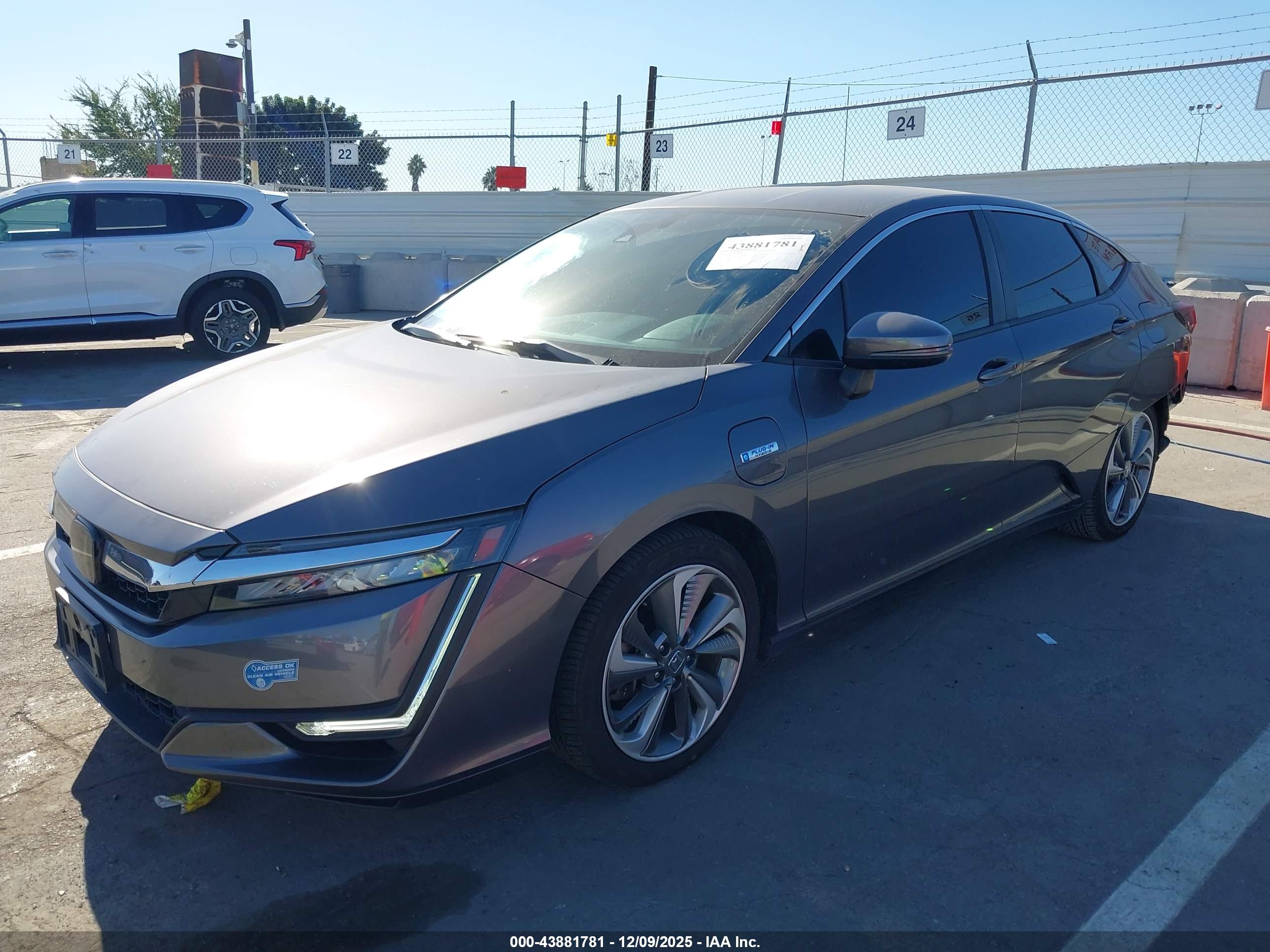 HONDA CLARITY image 2