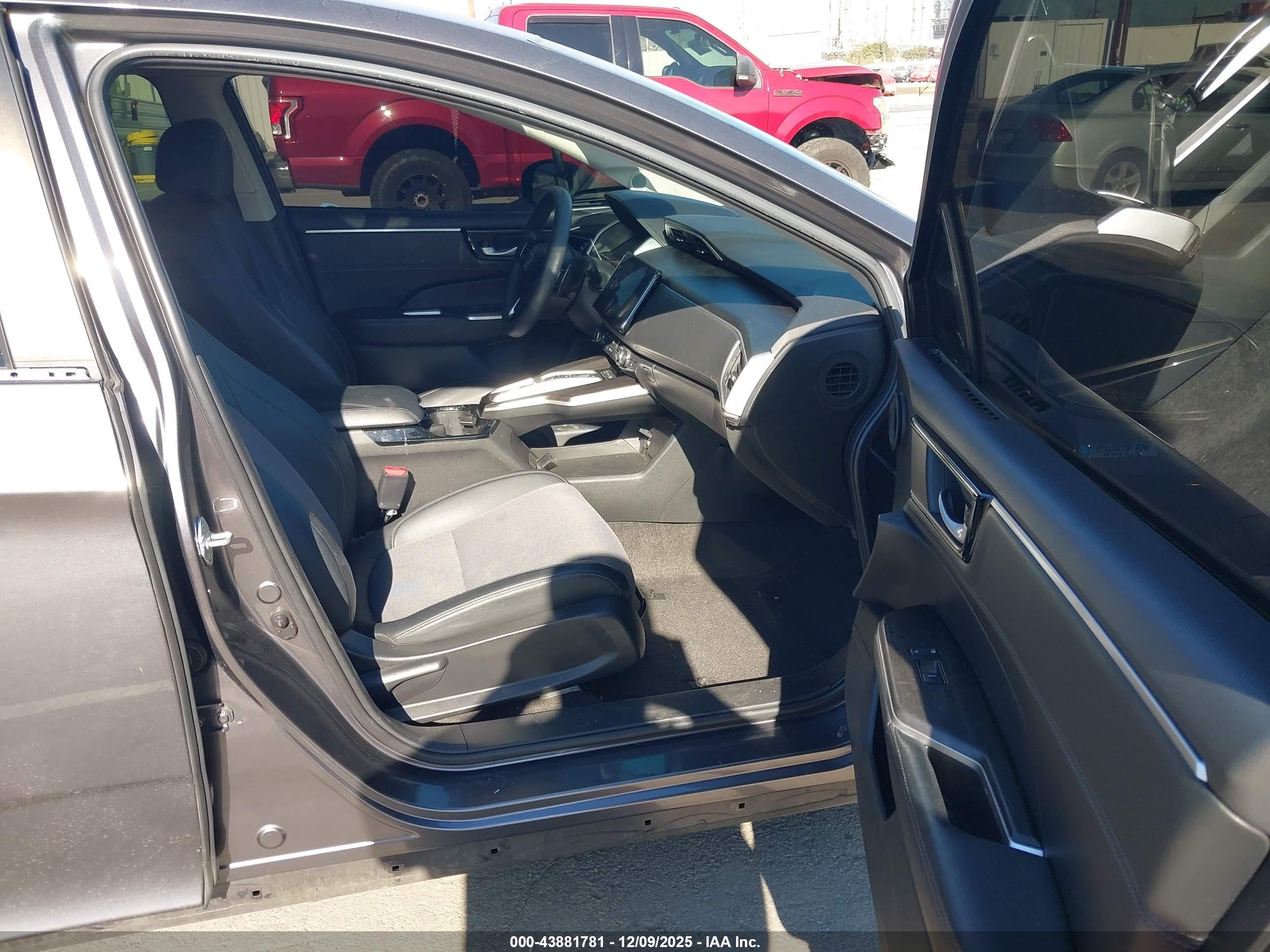 HONDA CLARITY image 5