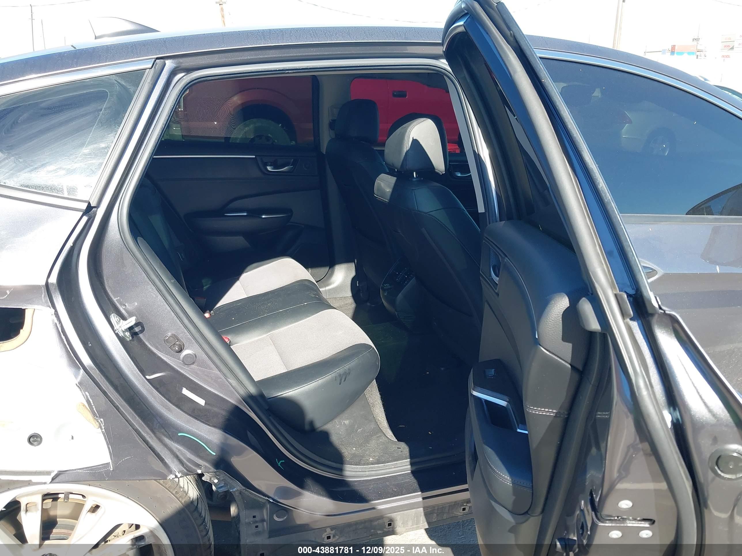 HONDA CLARITY image 8