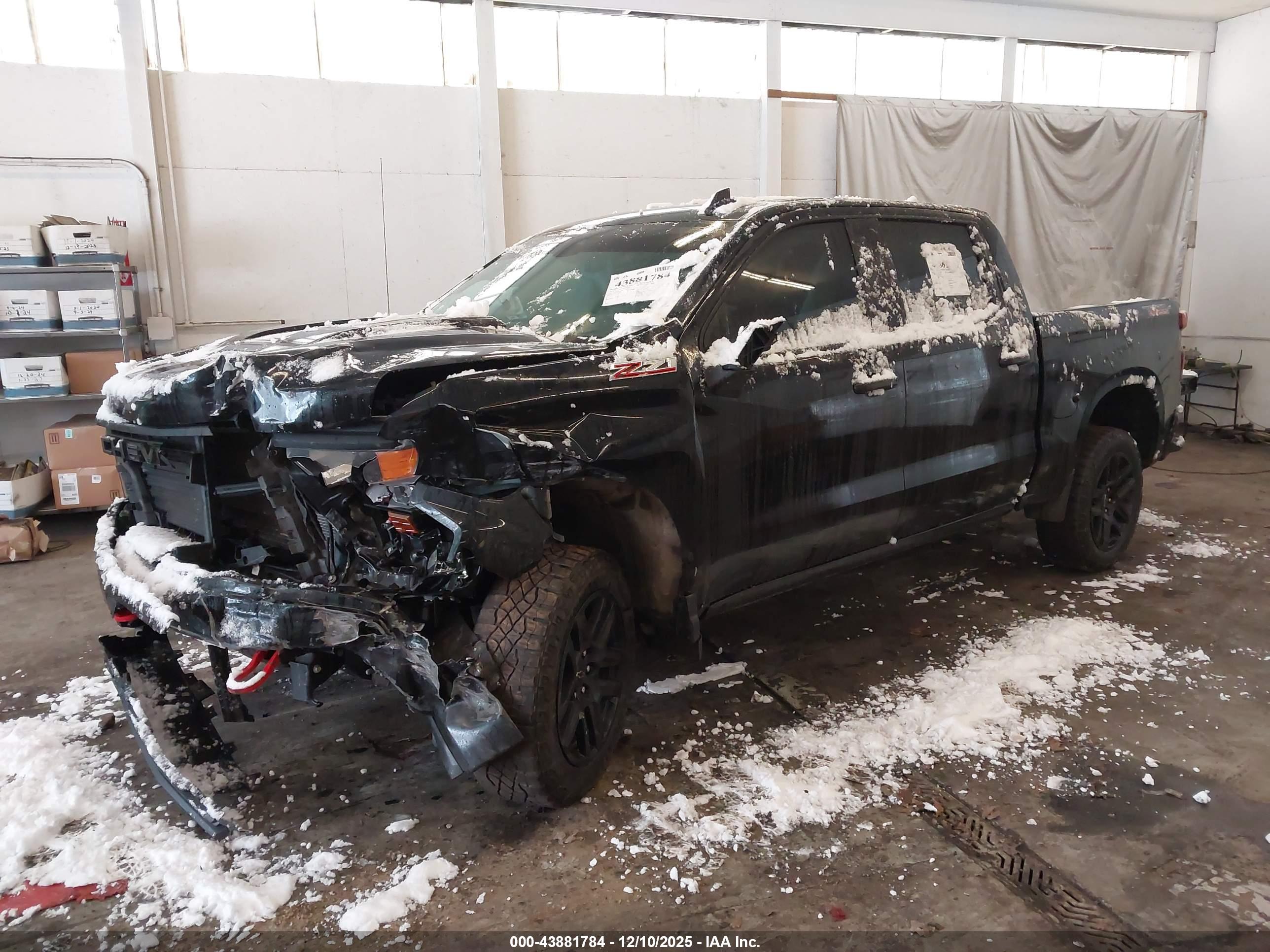 CHEVROLET SILVERADO image 2