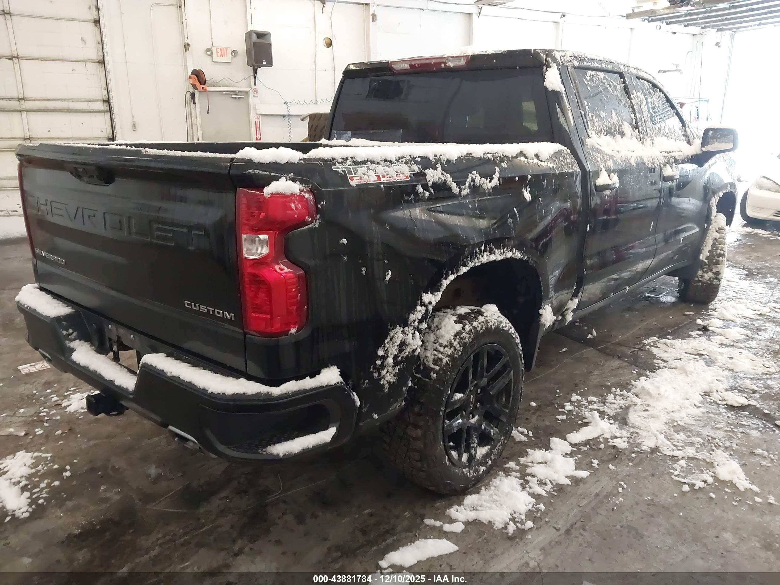 CHEVROLET SILVERADO image 4
