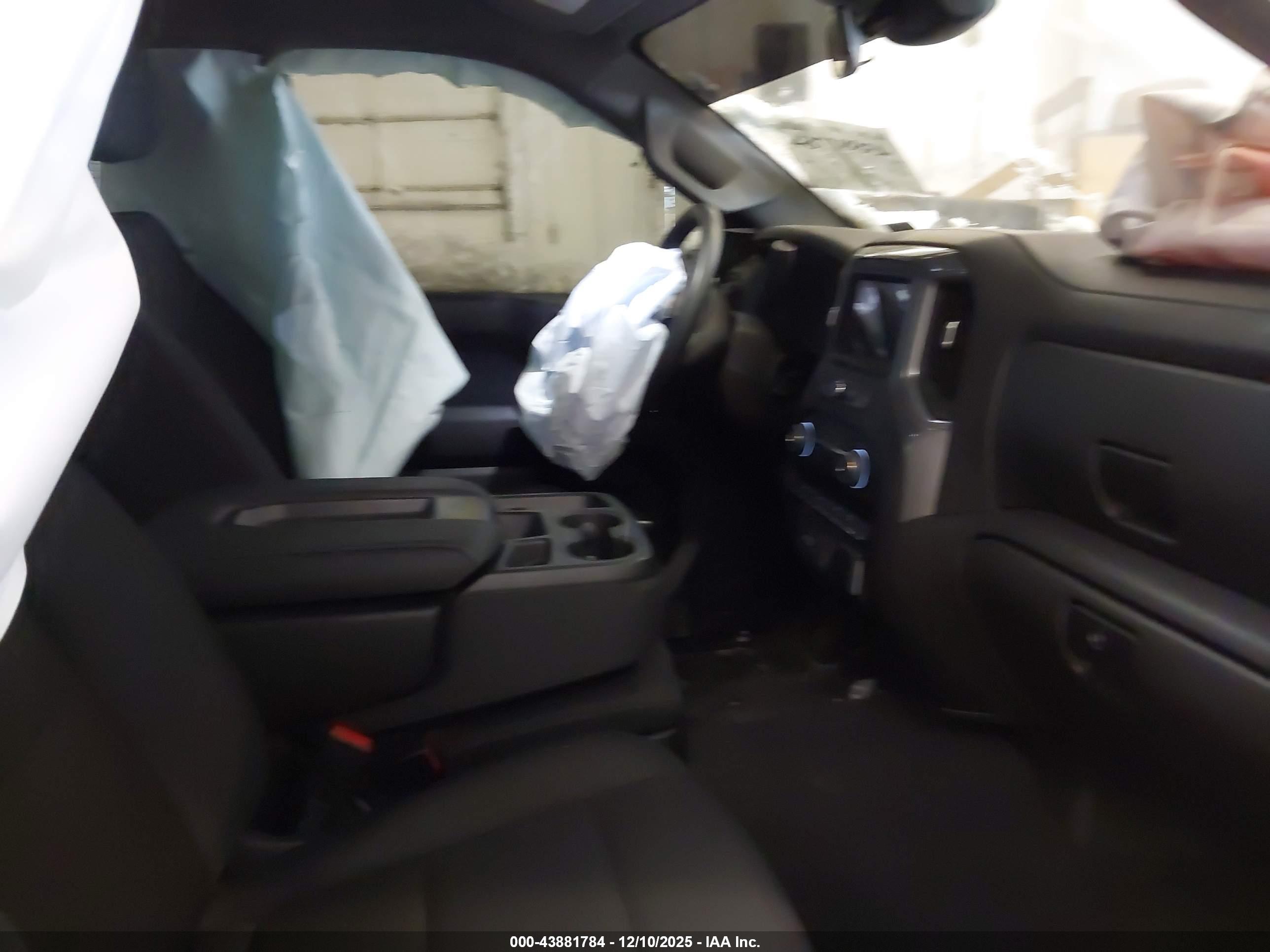 CHEVROLET SILVERADO image 5