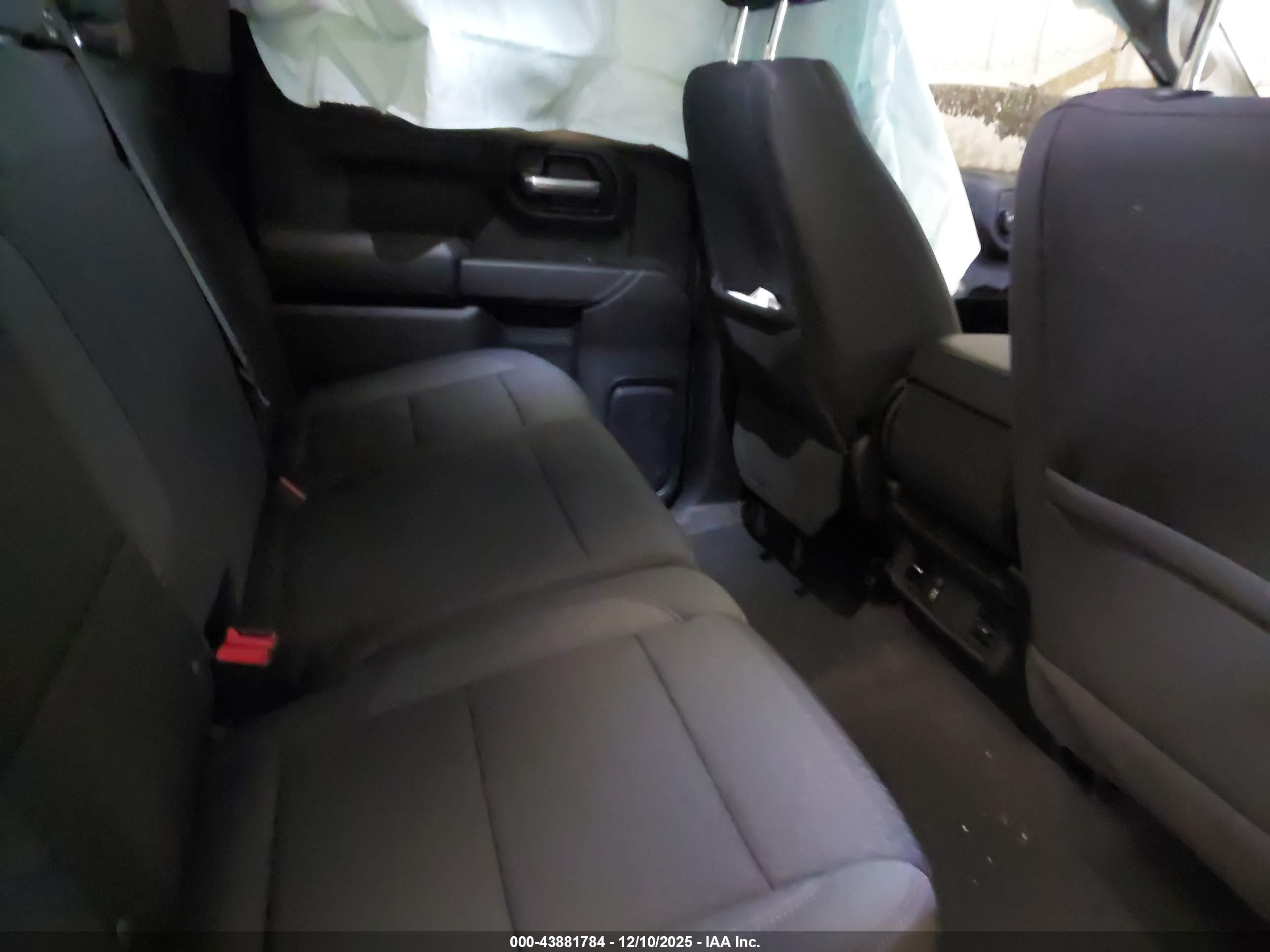 CHEVROLET SILVERADO image 8