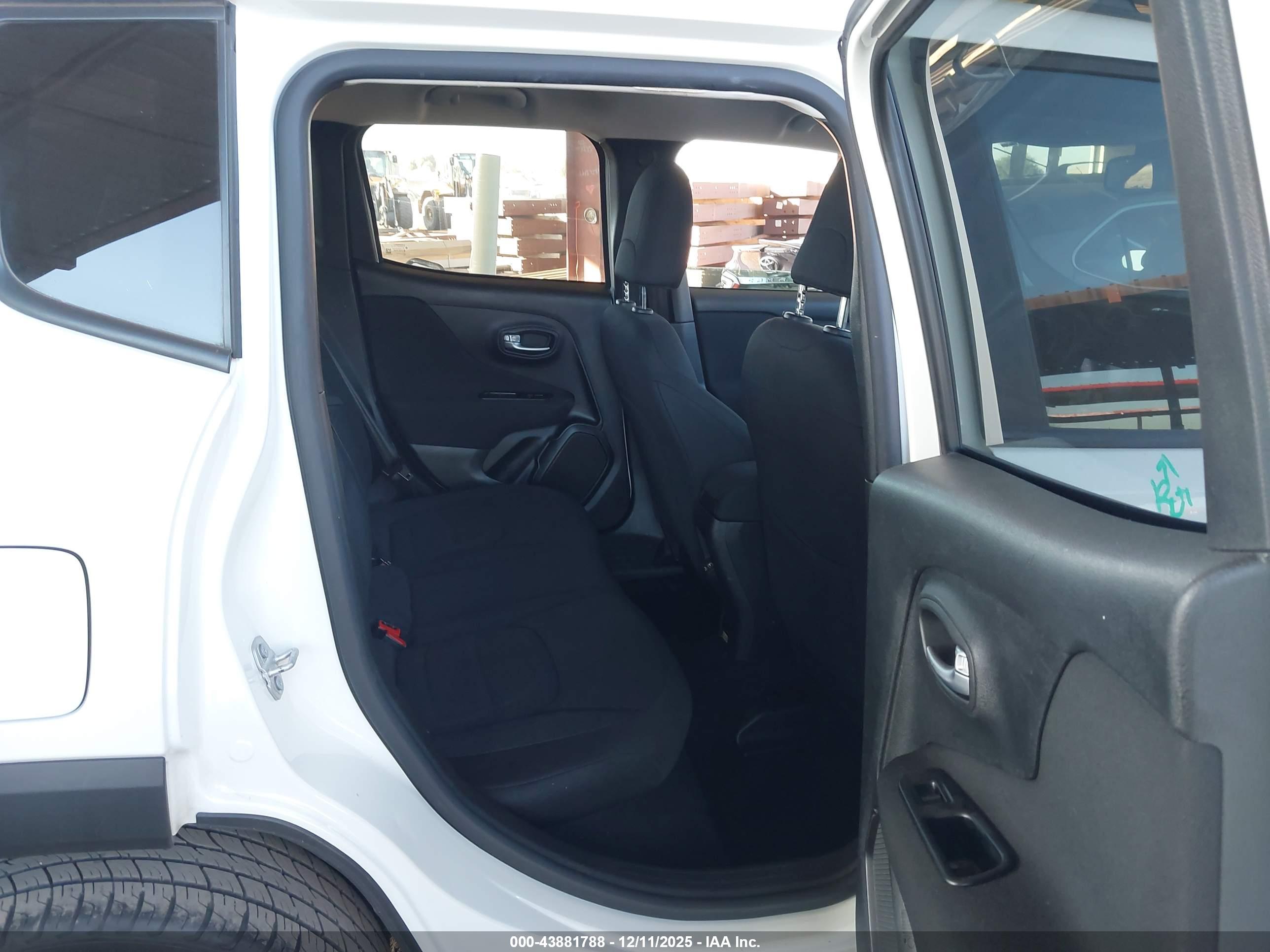 JEEP RENEGADE image 8