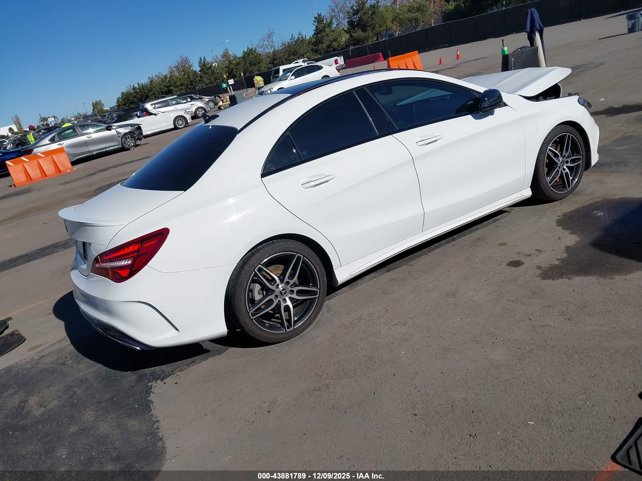 MERCEDES-BENZ CLA image 4