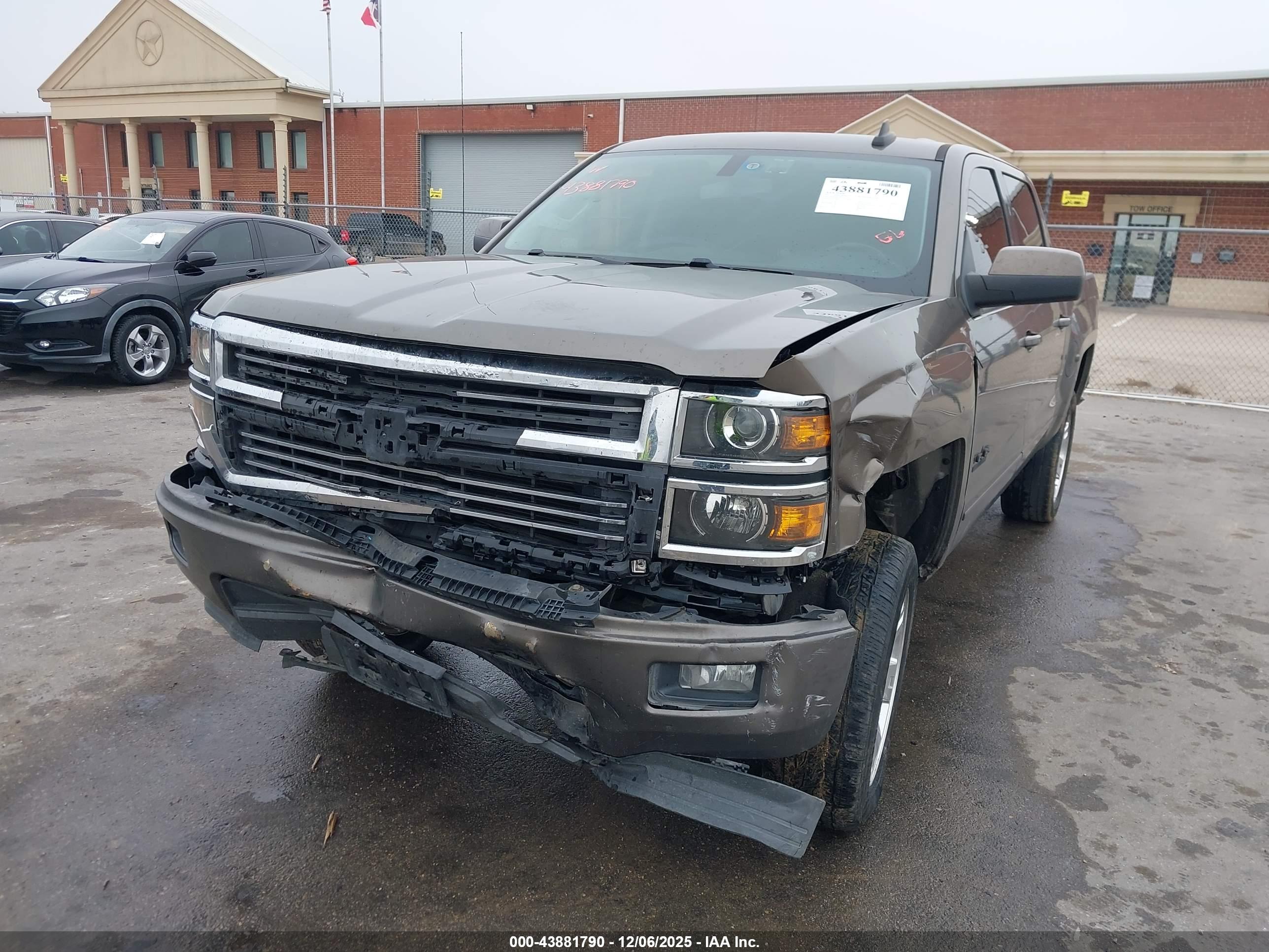 CHEVROLET SILVERADO image 6