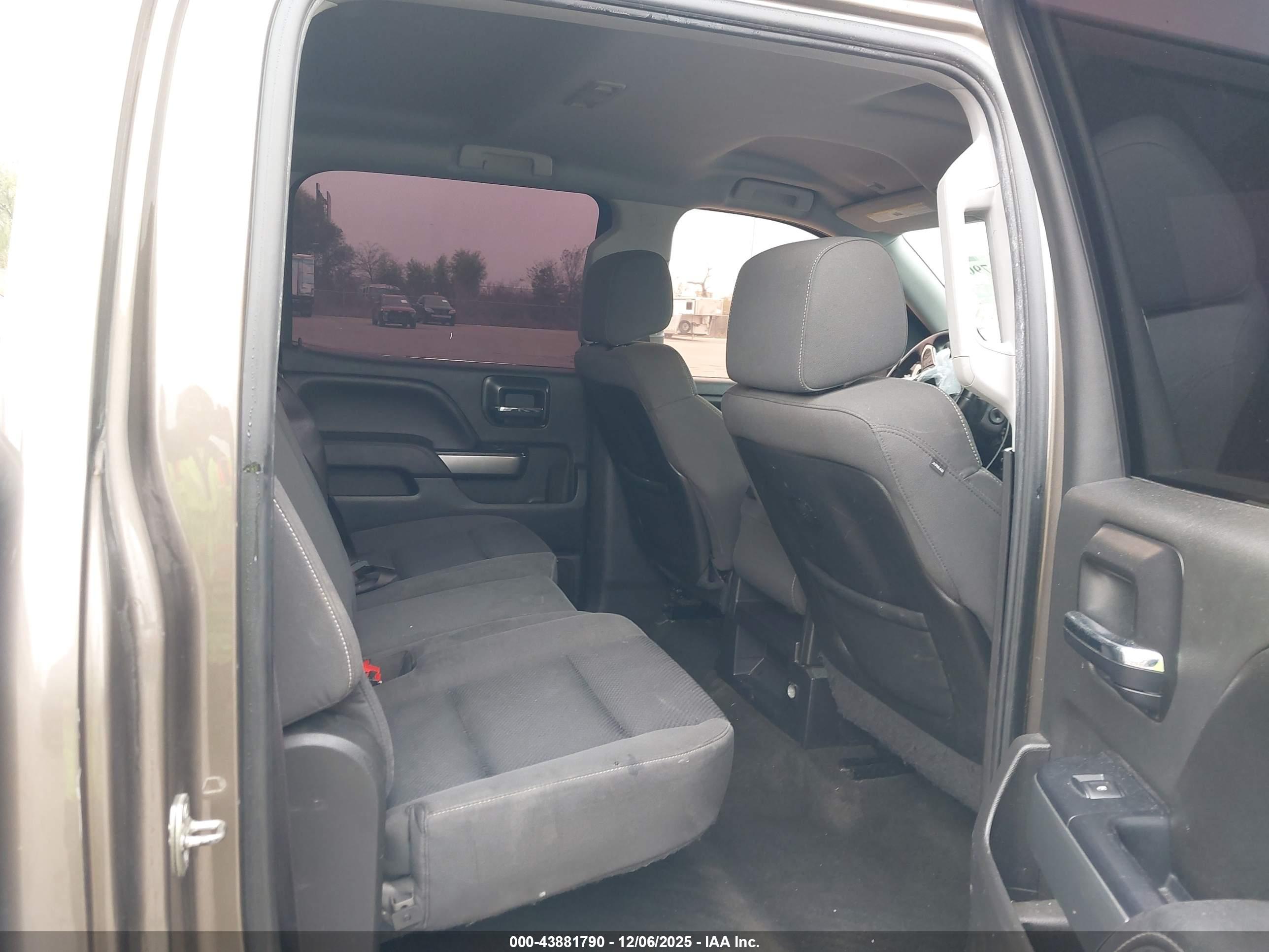 CHEVROLET SILVERADO image 8