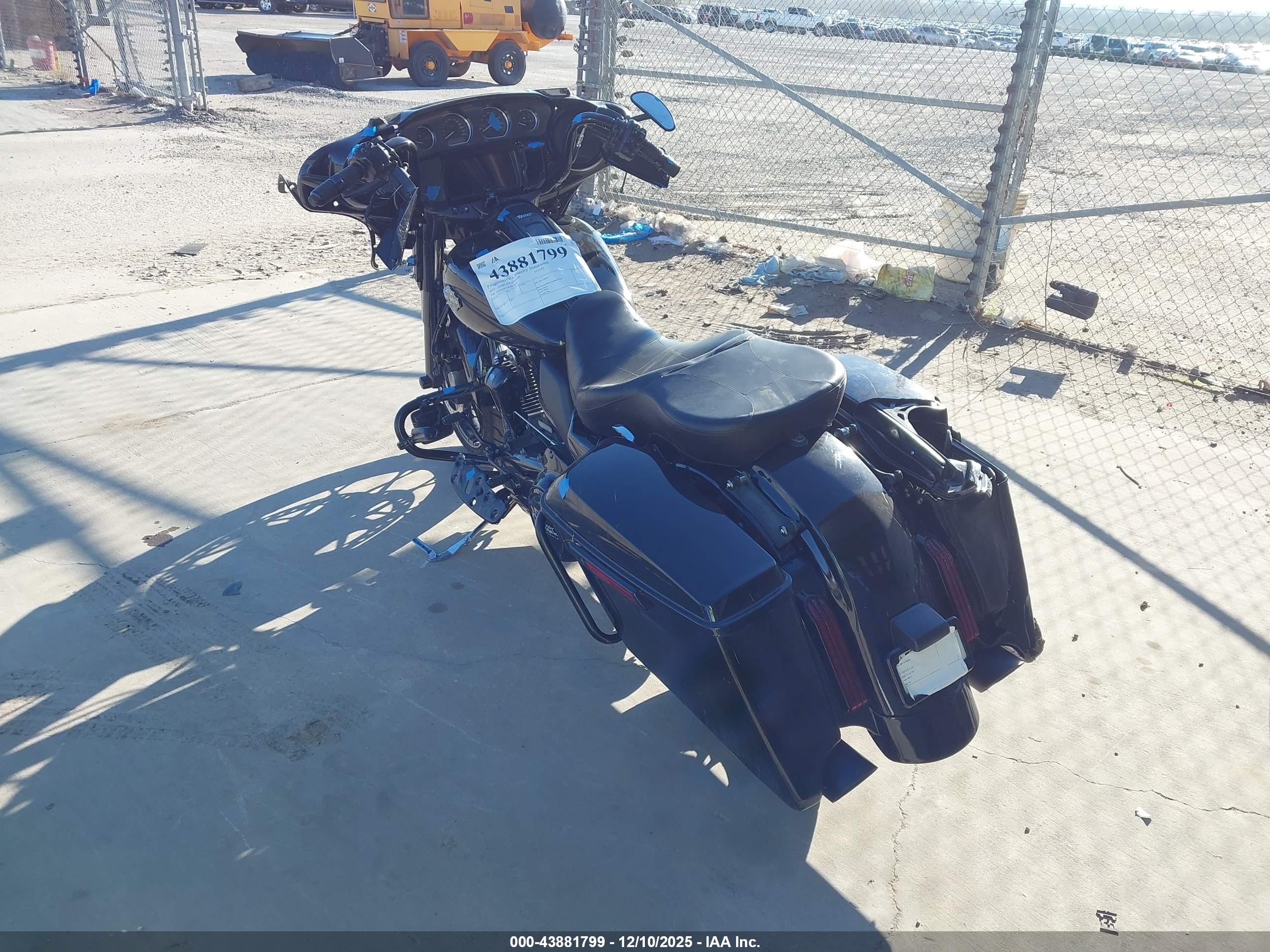 HARLEY-DAVIDSON FLHXS image 3