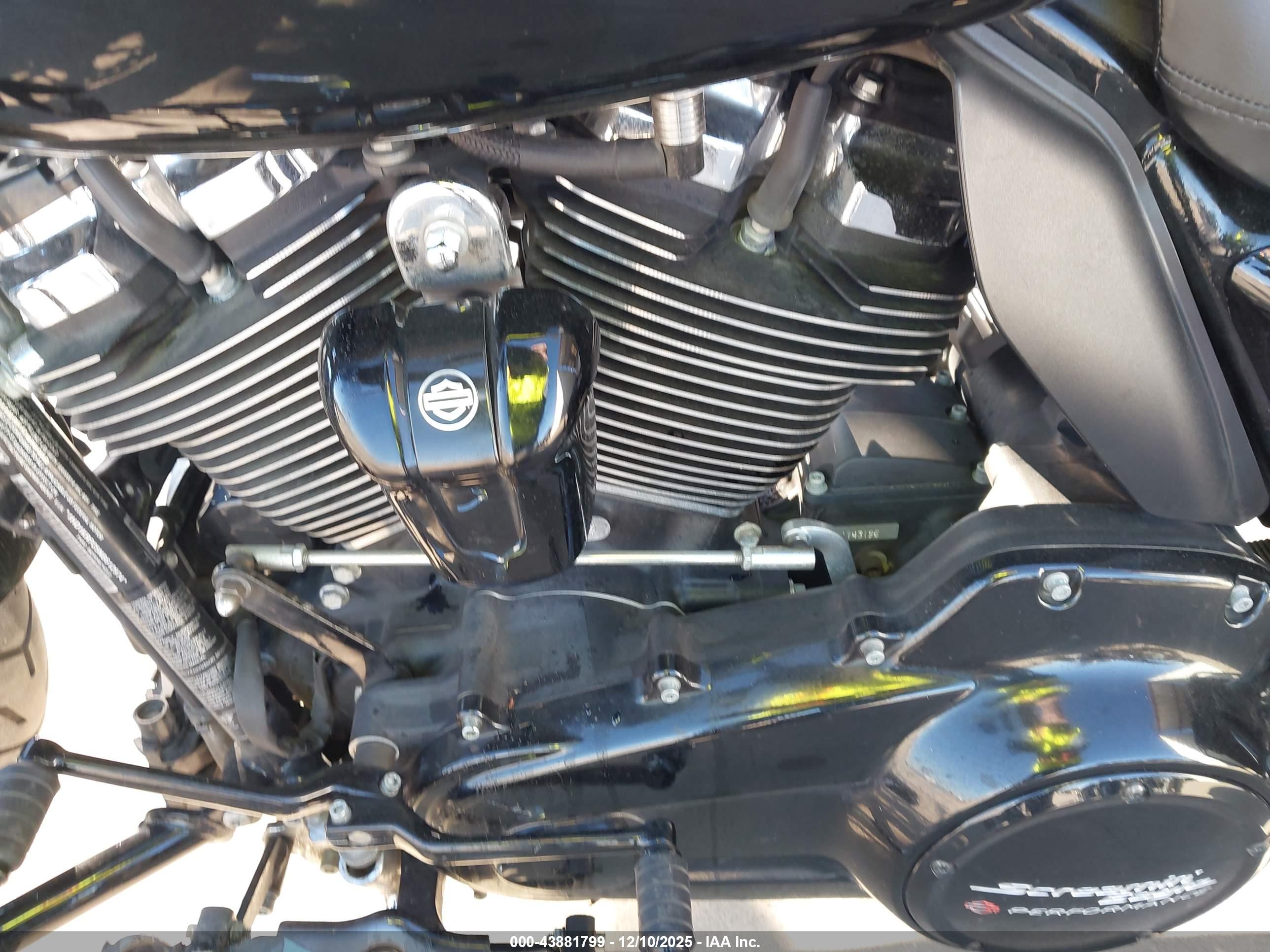 HARLEY-DAVIDSON FLHXS image 9