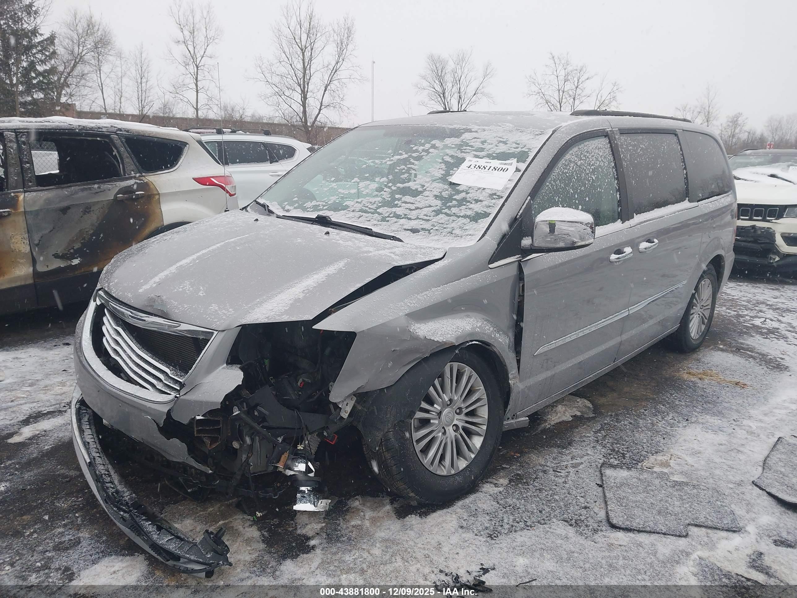 CHRYSLER TOWN image 2