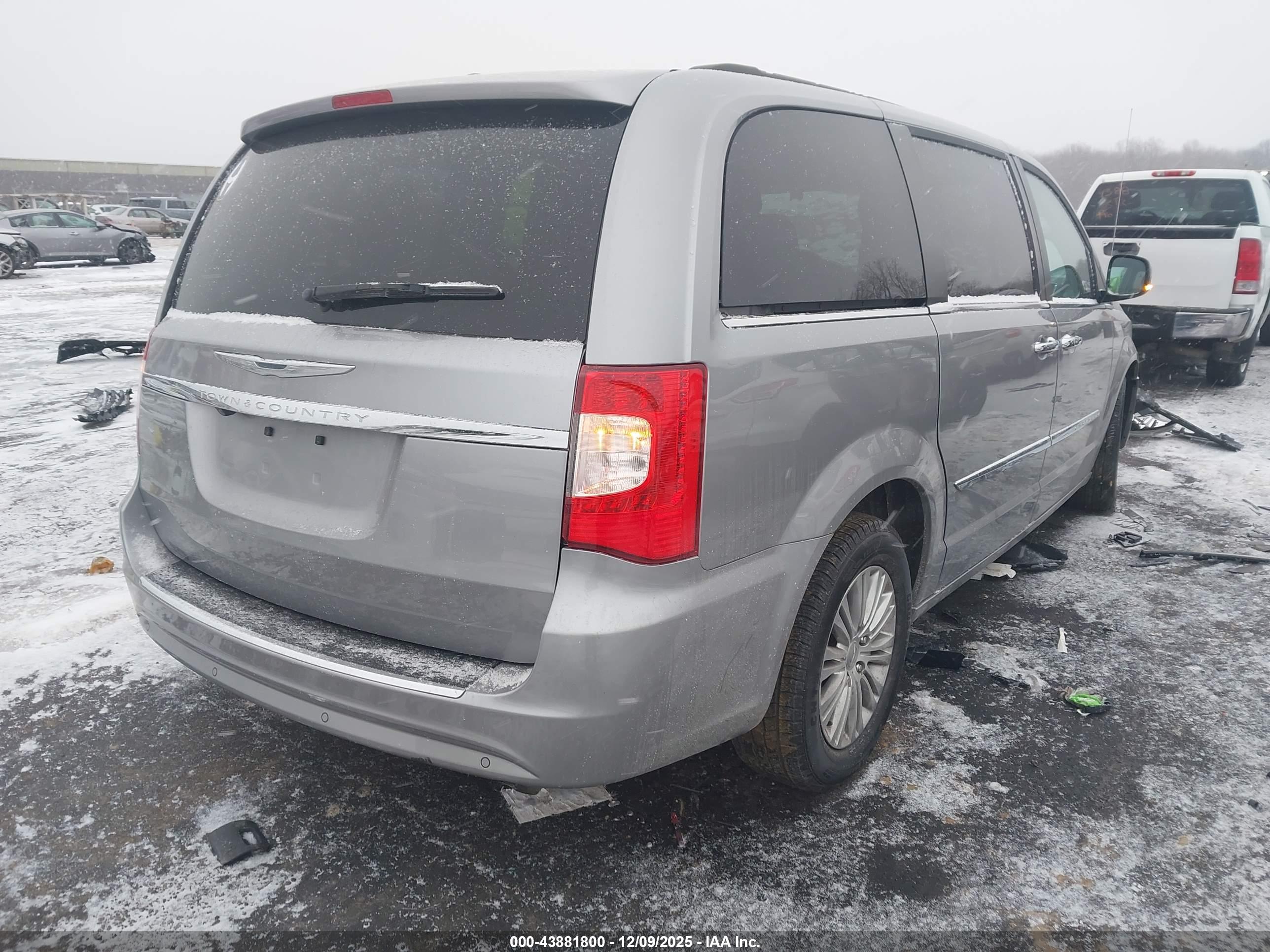CHRYSLER TOWN image 4