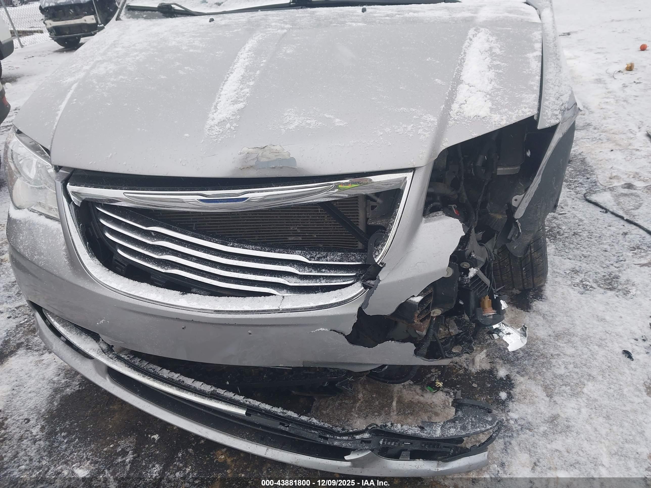 CHRYSLER TOWN image 6