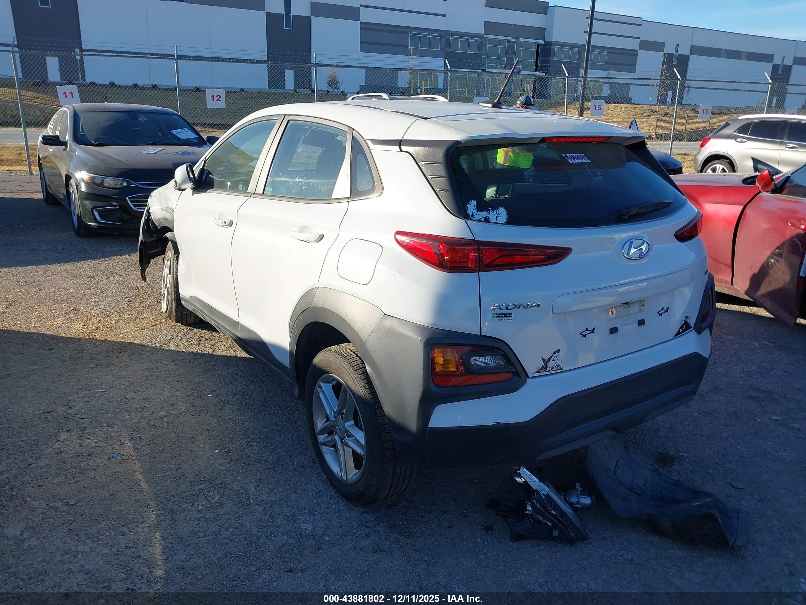 HYUNDAI KONA image 3