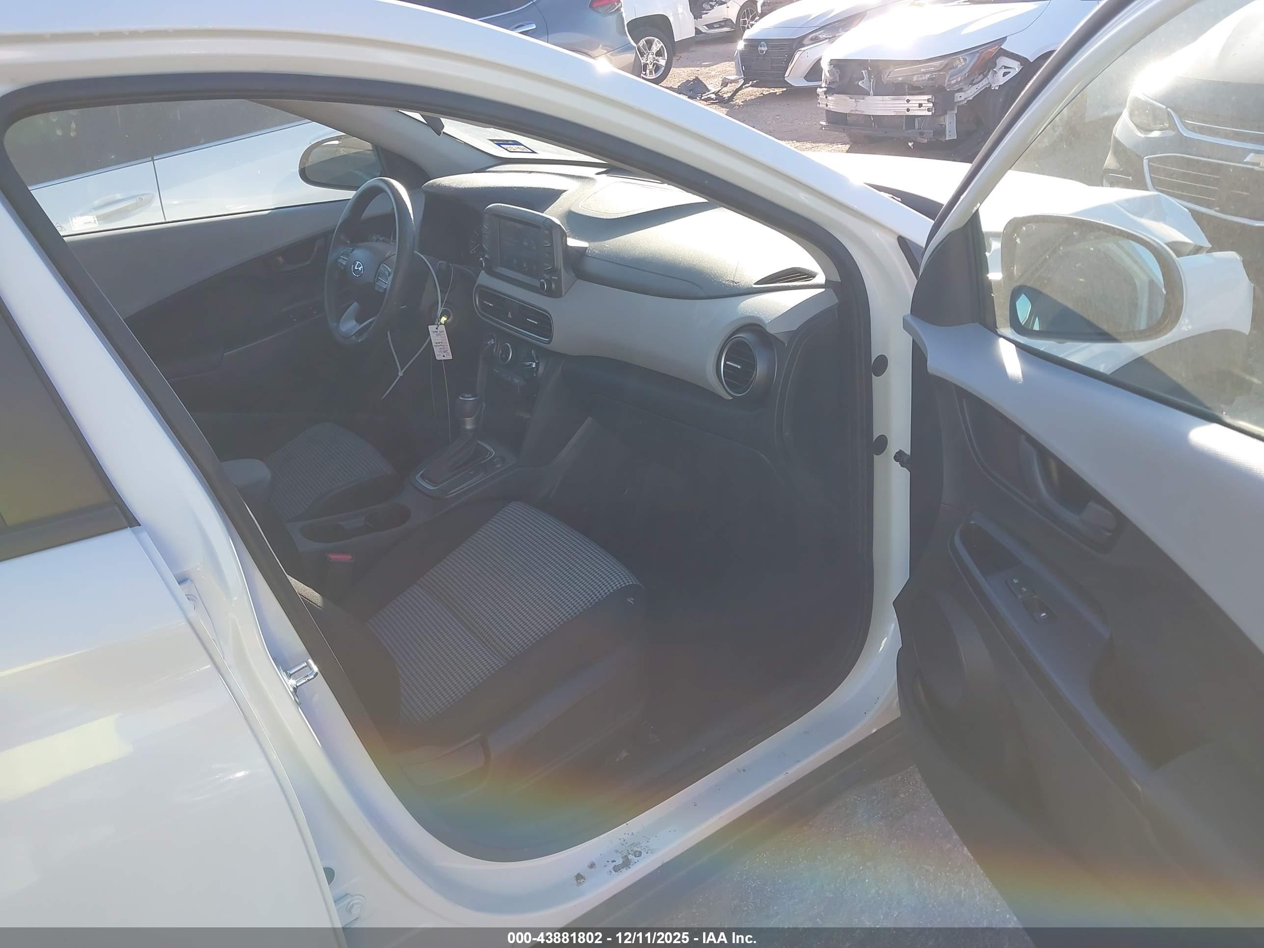 HYUNDAI KONA image 5