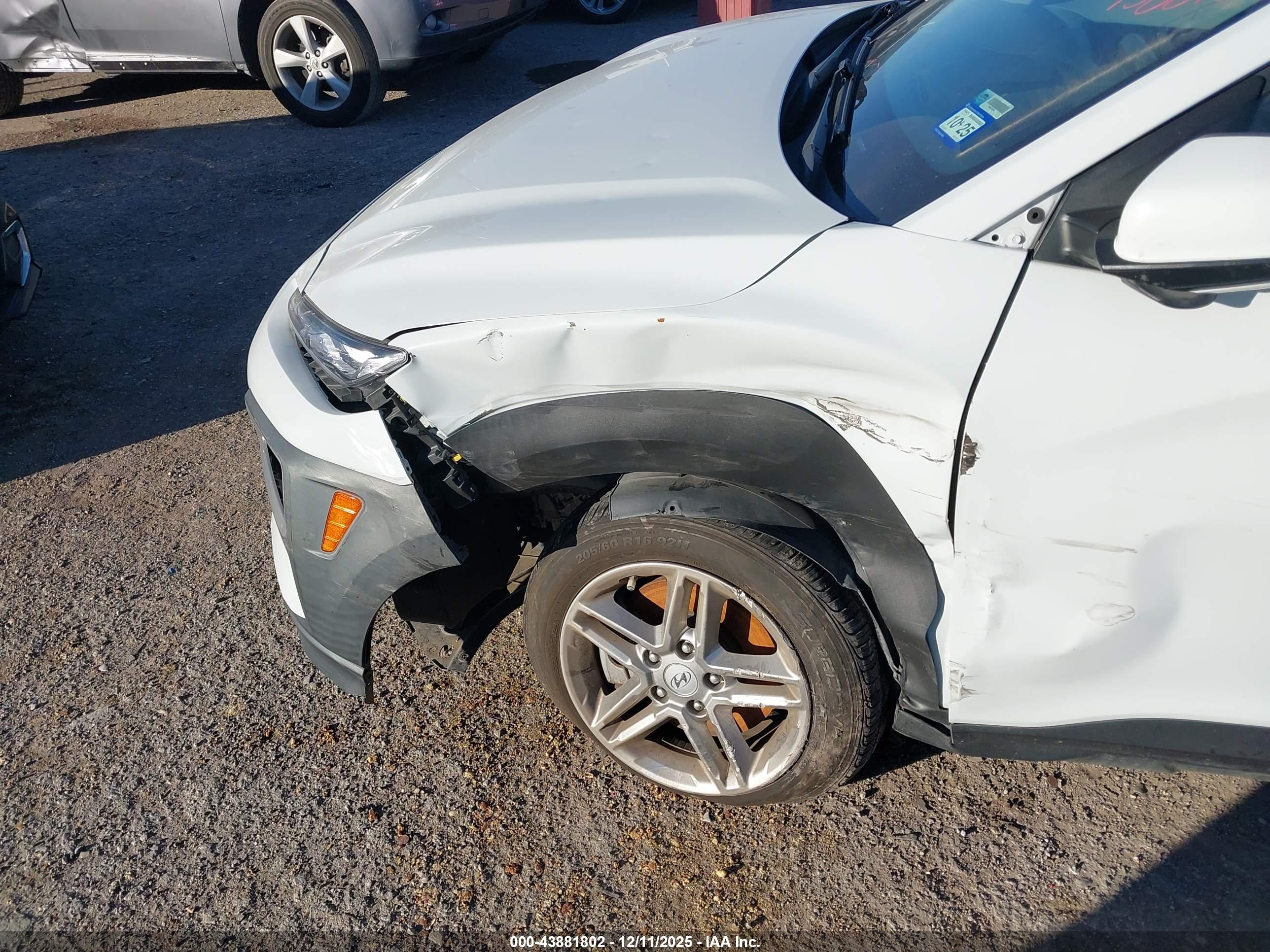 HYUNDAI KONA image 6
