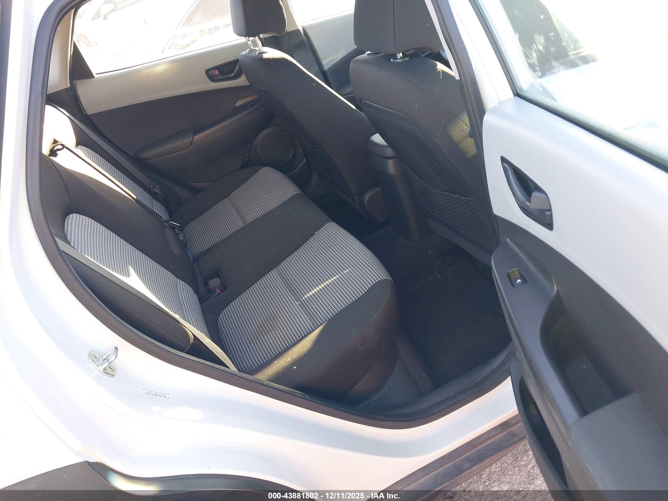 HYUNDAI KONA image 8