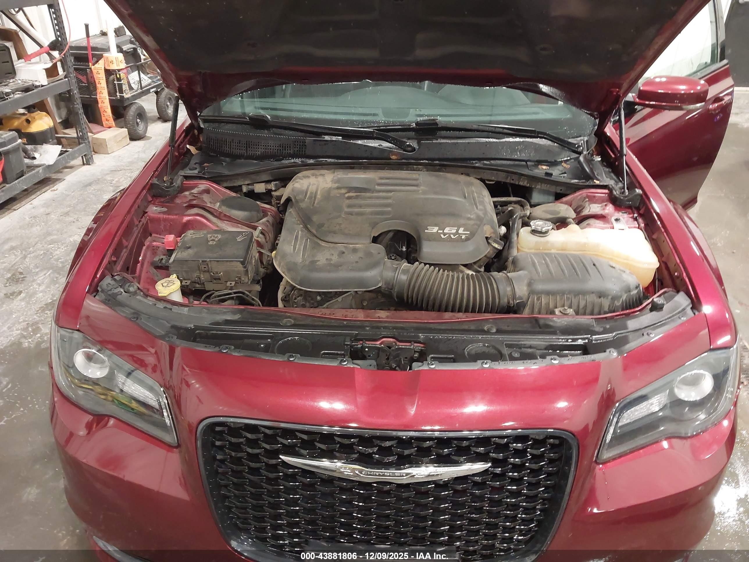 CHRYSLER 300 image 10