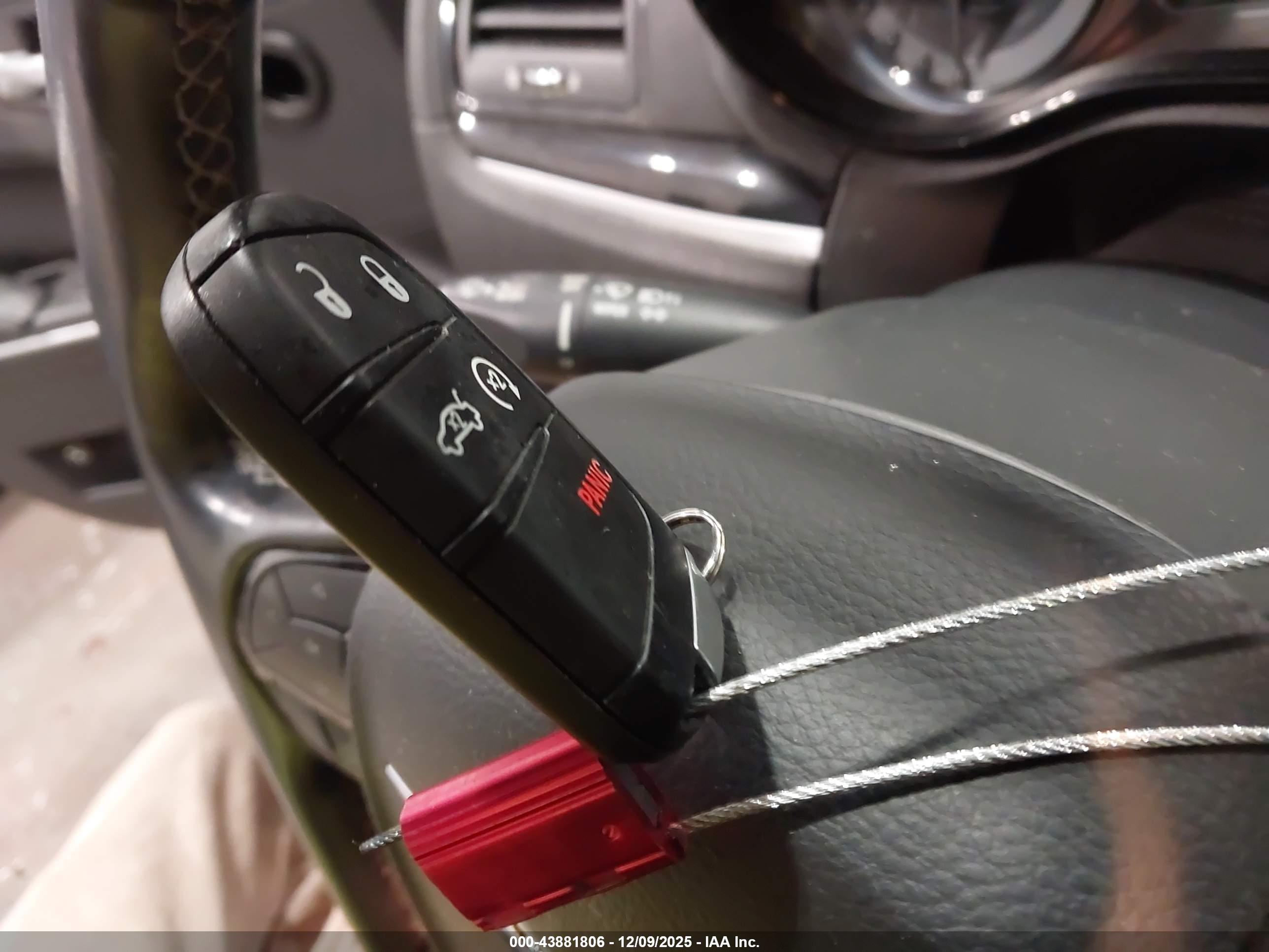 CHRYSLER 300 image 11