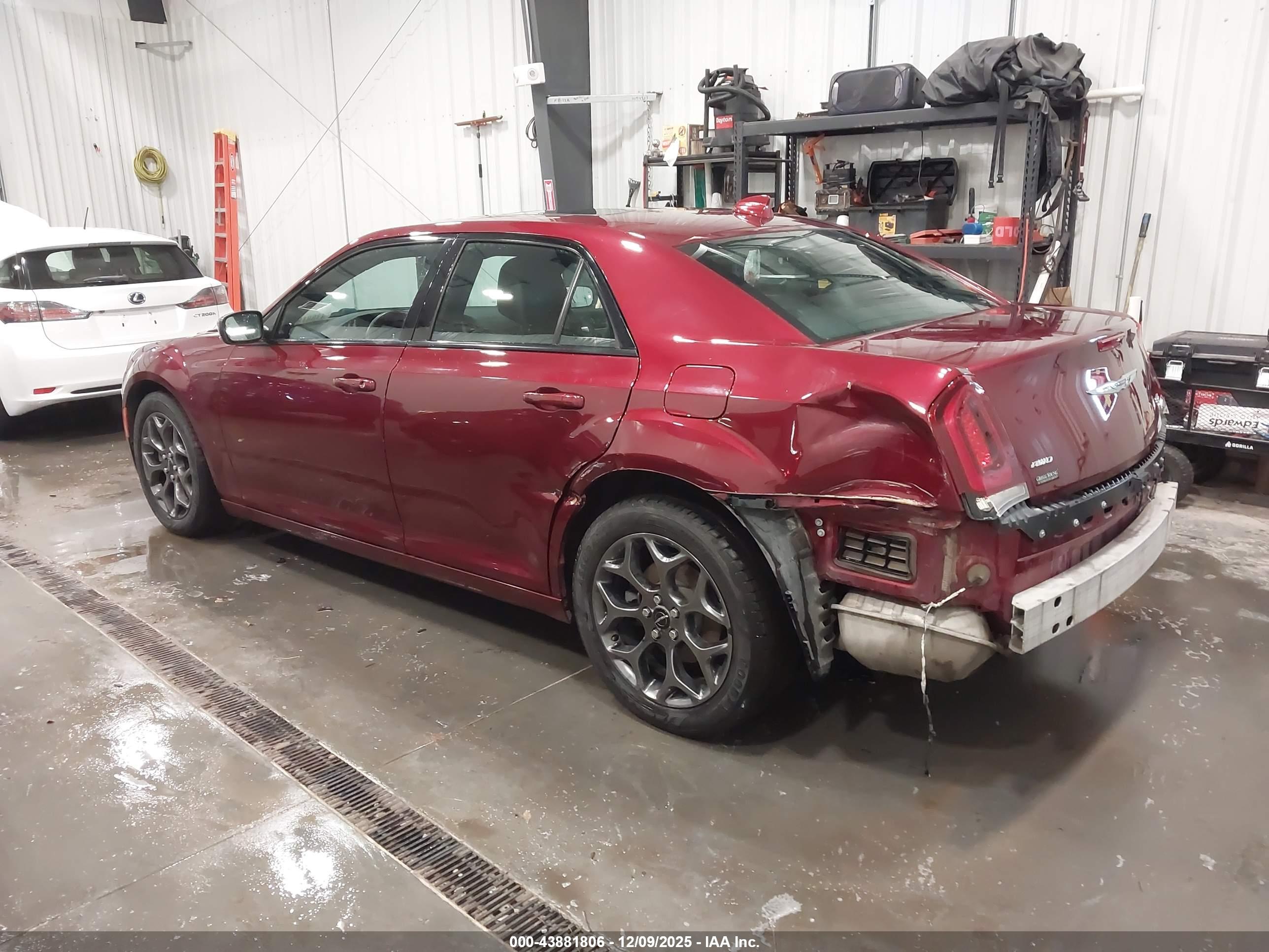 CHRYSLER 300 image 3