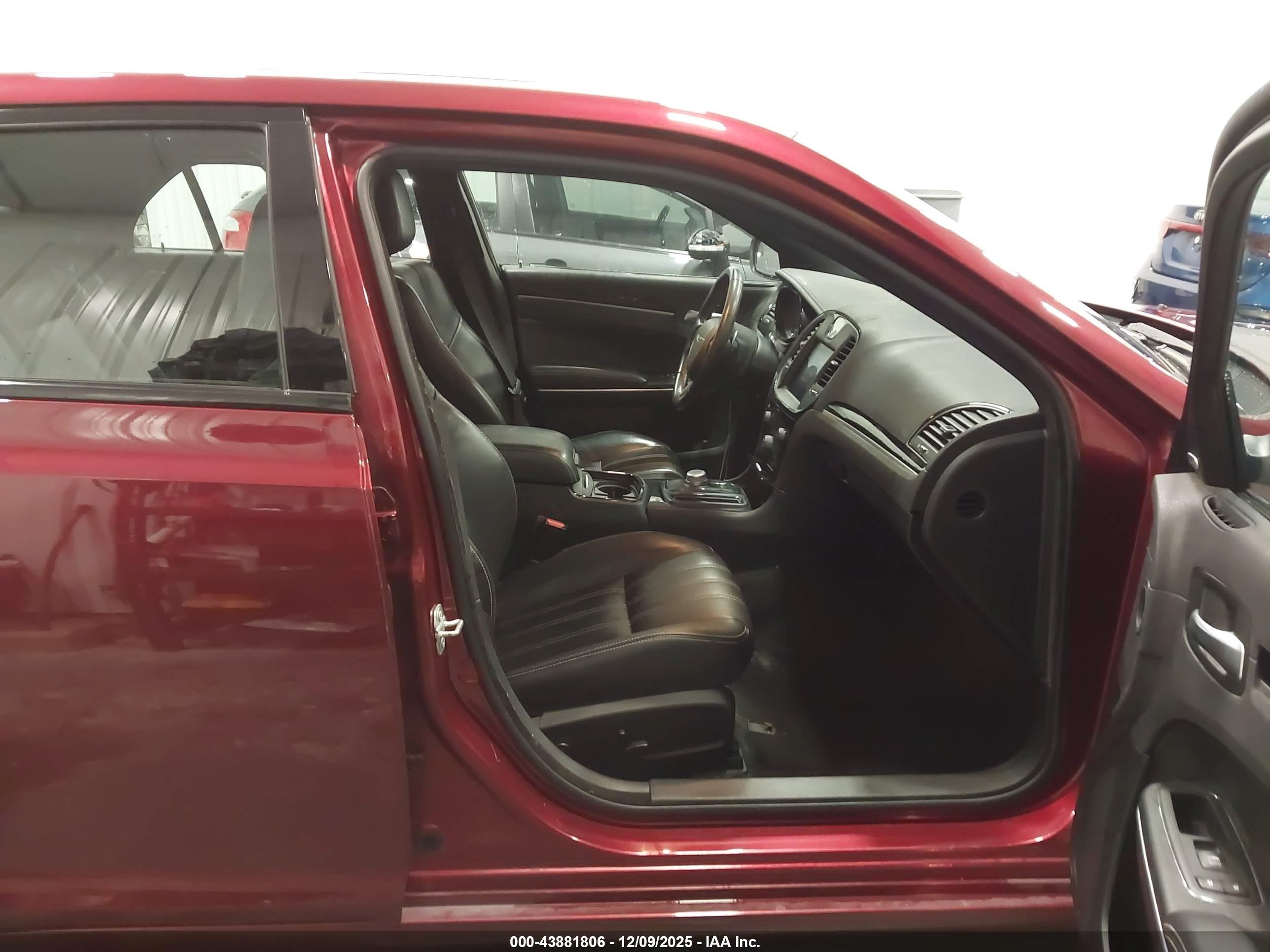 CHRYSLER 300 image 5
