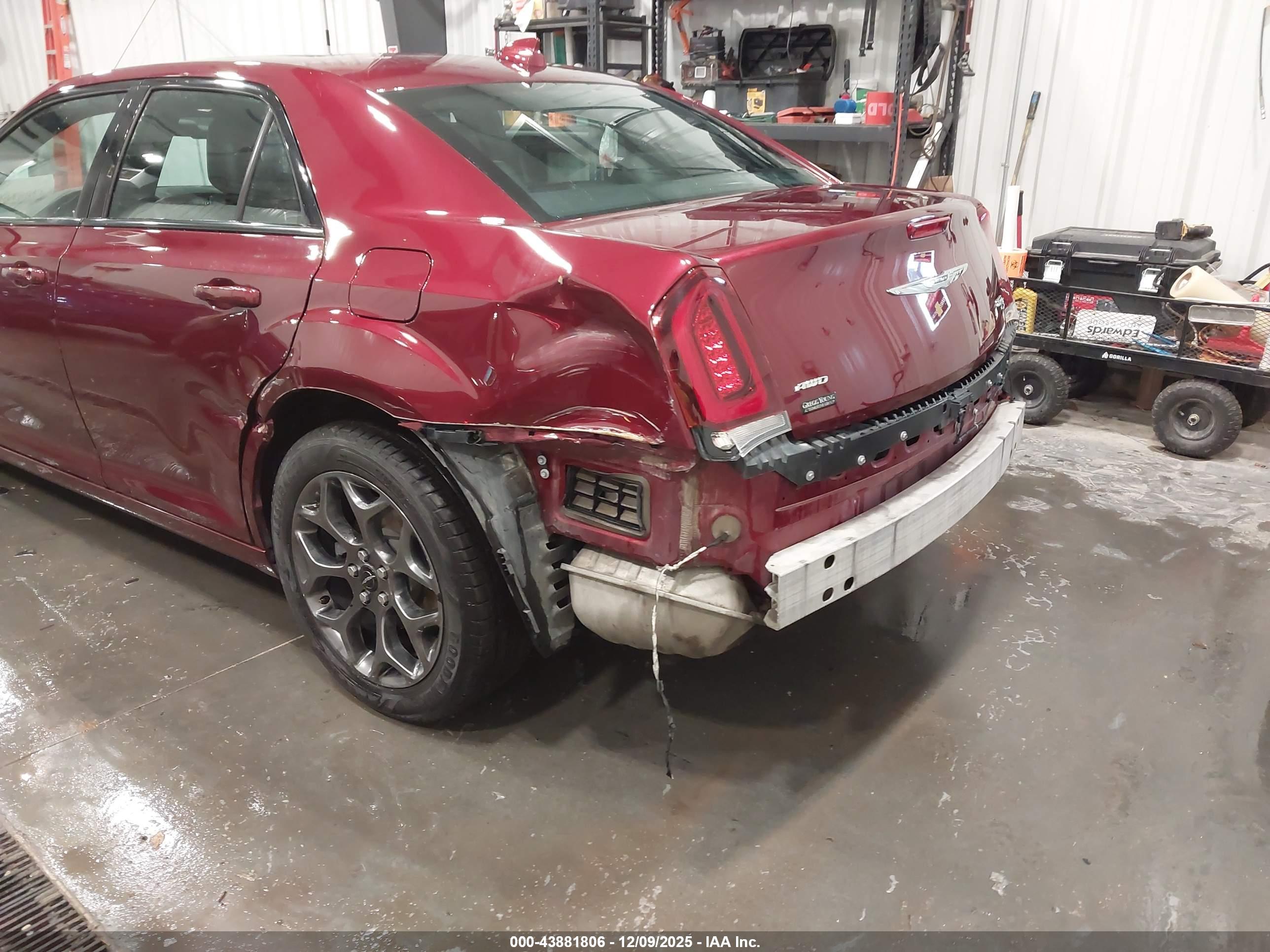 CHRYSLER 300 image 6