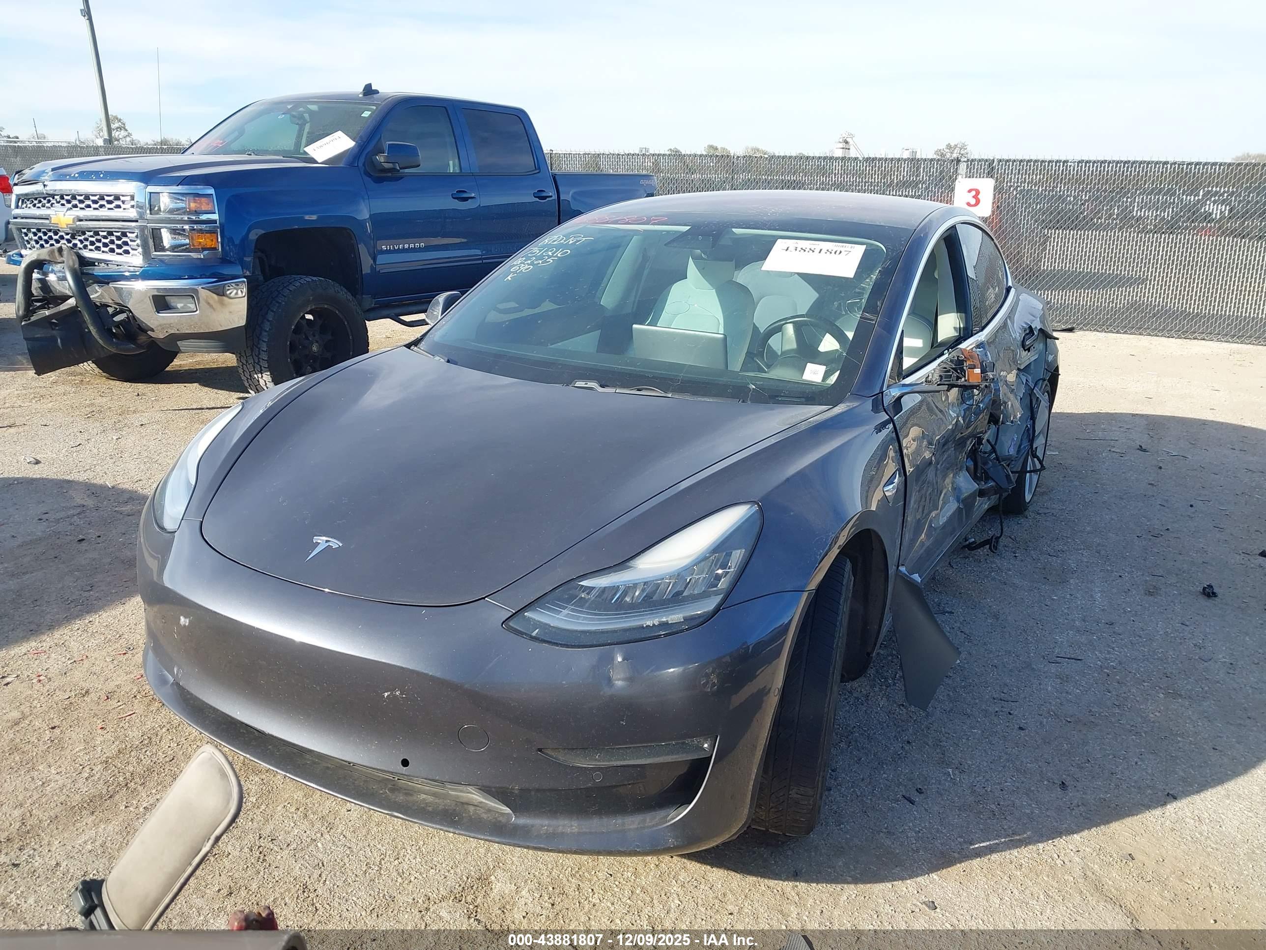 TESLA MODEL image 2
