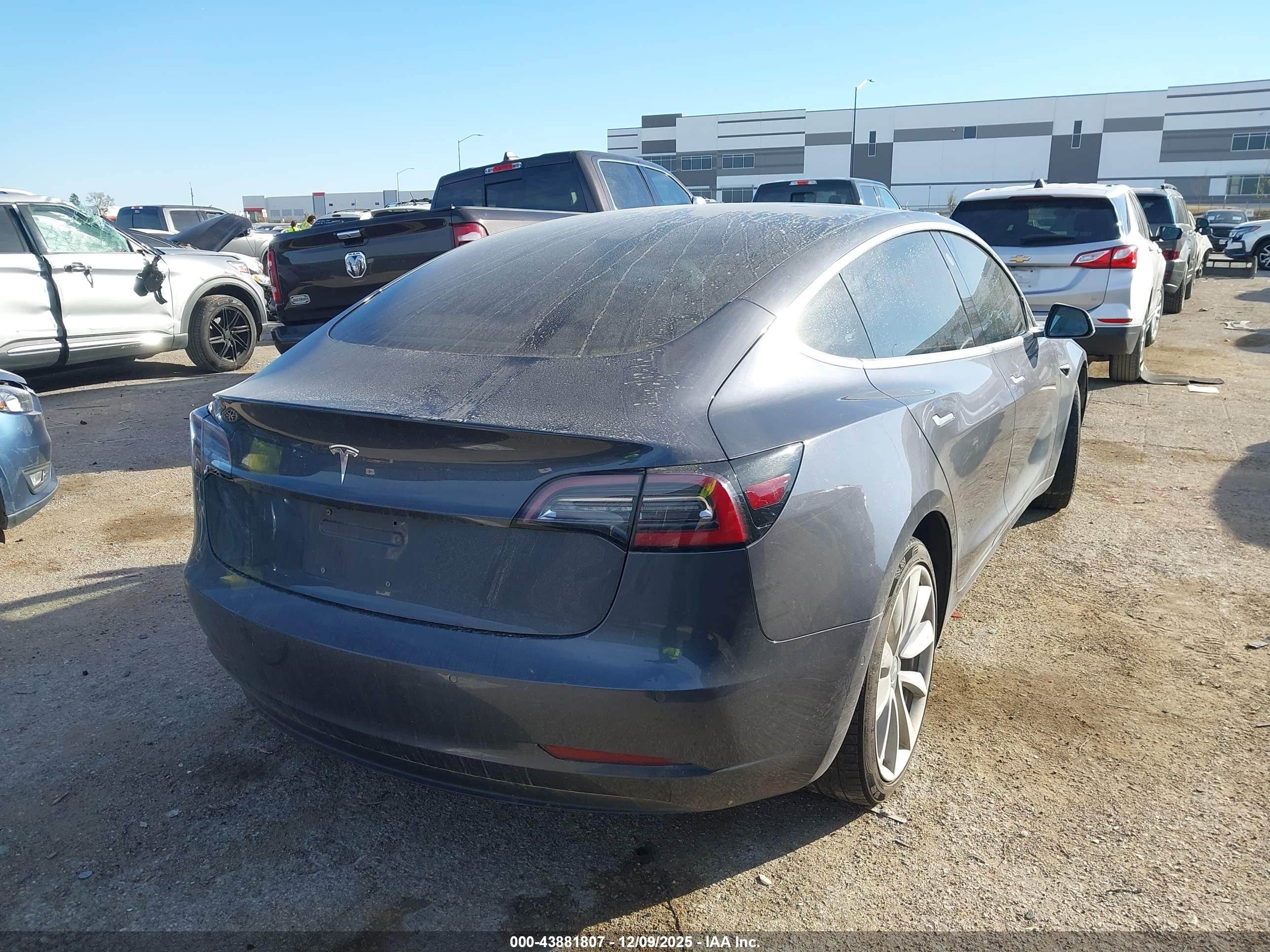 TESLA MODEL image 4