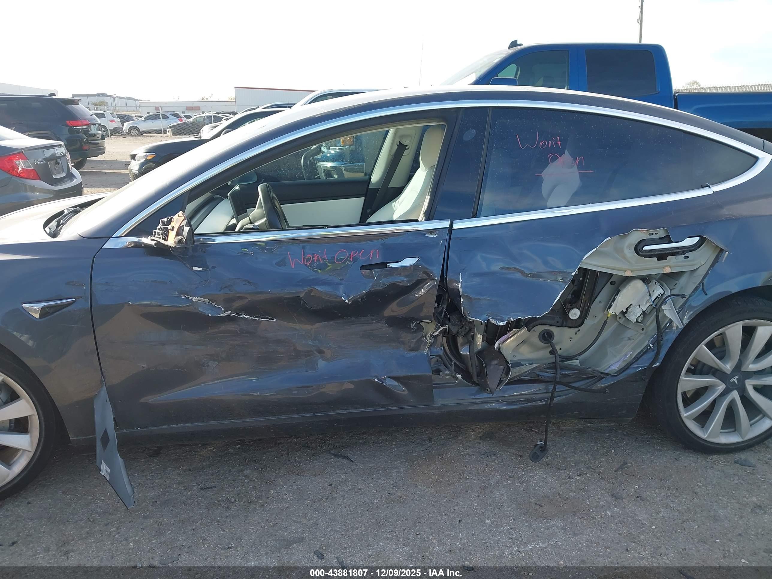 TESLA MODEL image 6