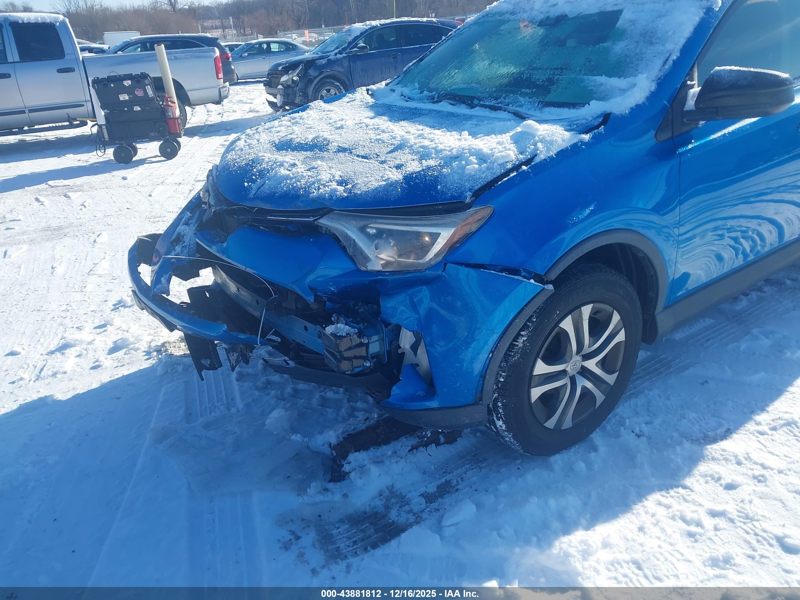 TOYOTA RAV4 image 6