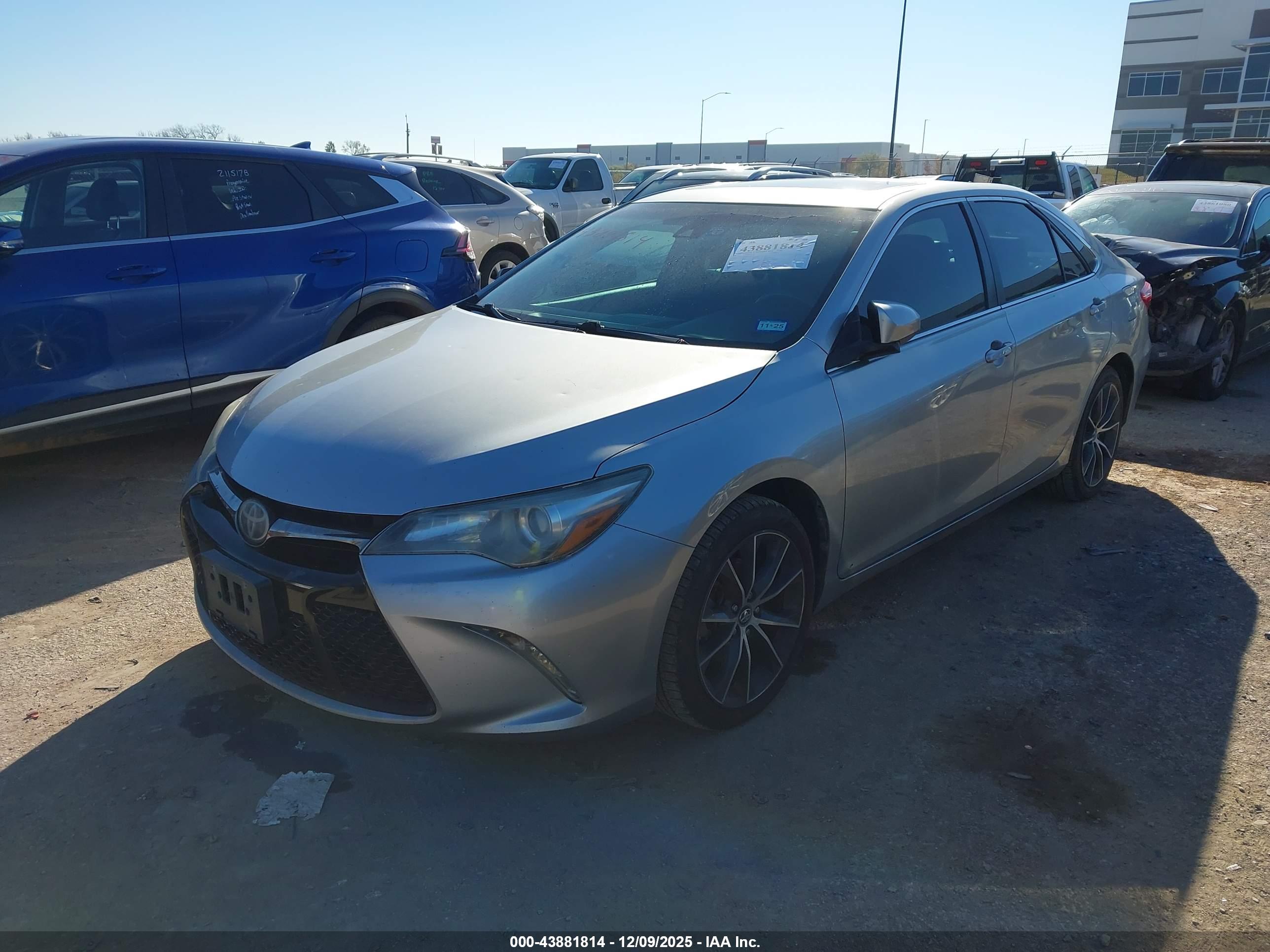 TOYOTA CAMRY image 2