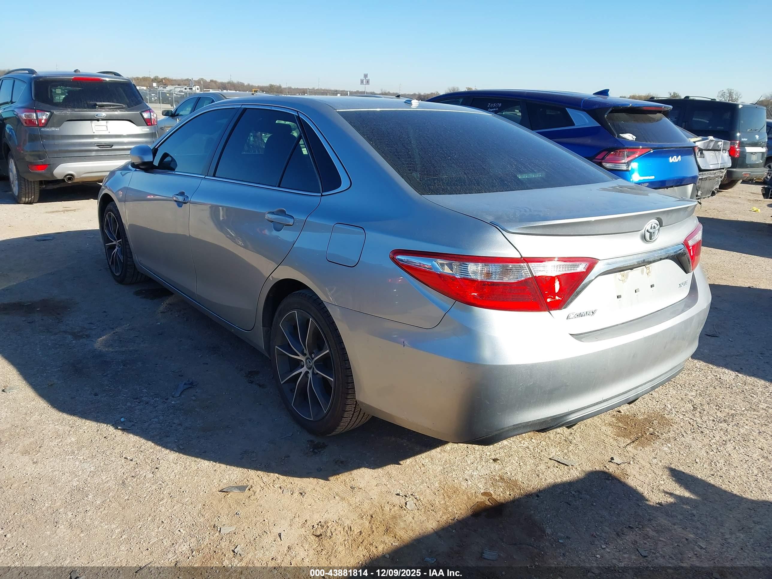 TOYOTA CAMRY image 3