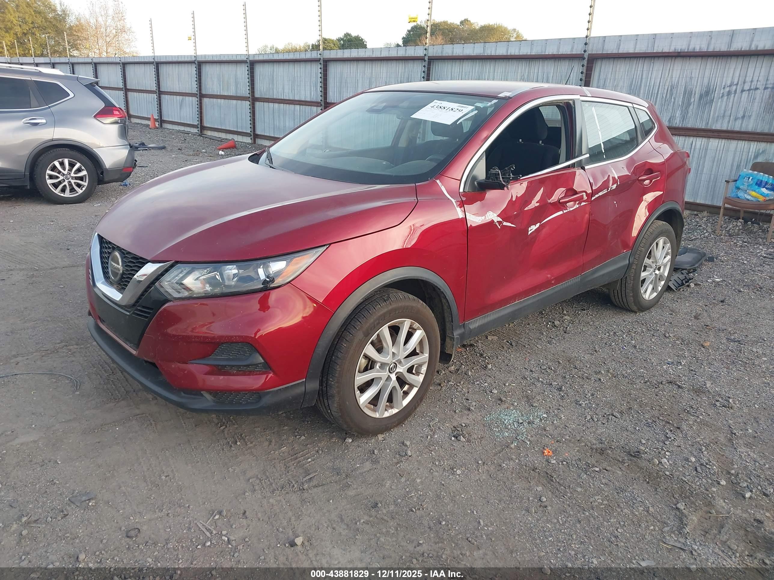 NISSAN ROGUE image 2