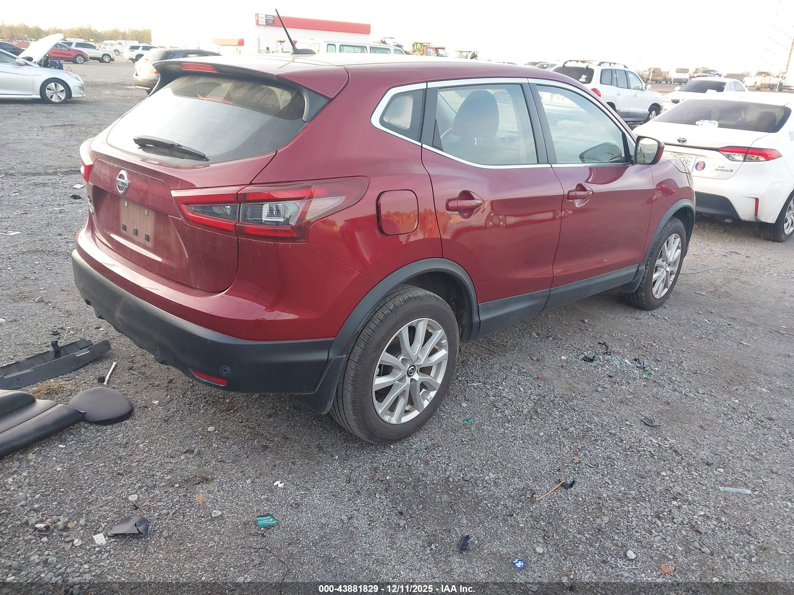 NISSAN ROGUE image 4