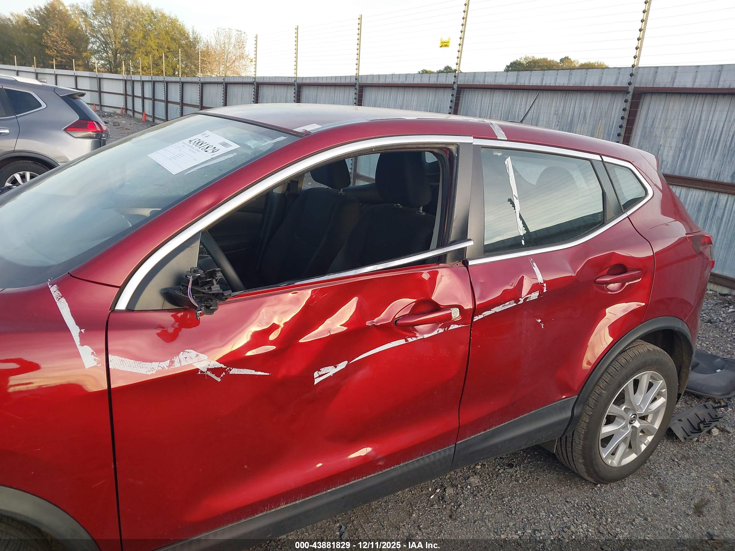 NISSAN ROGUE image 6