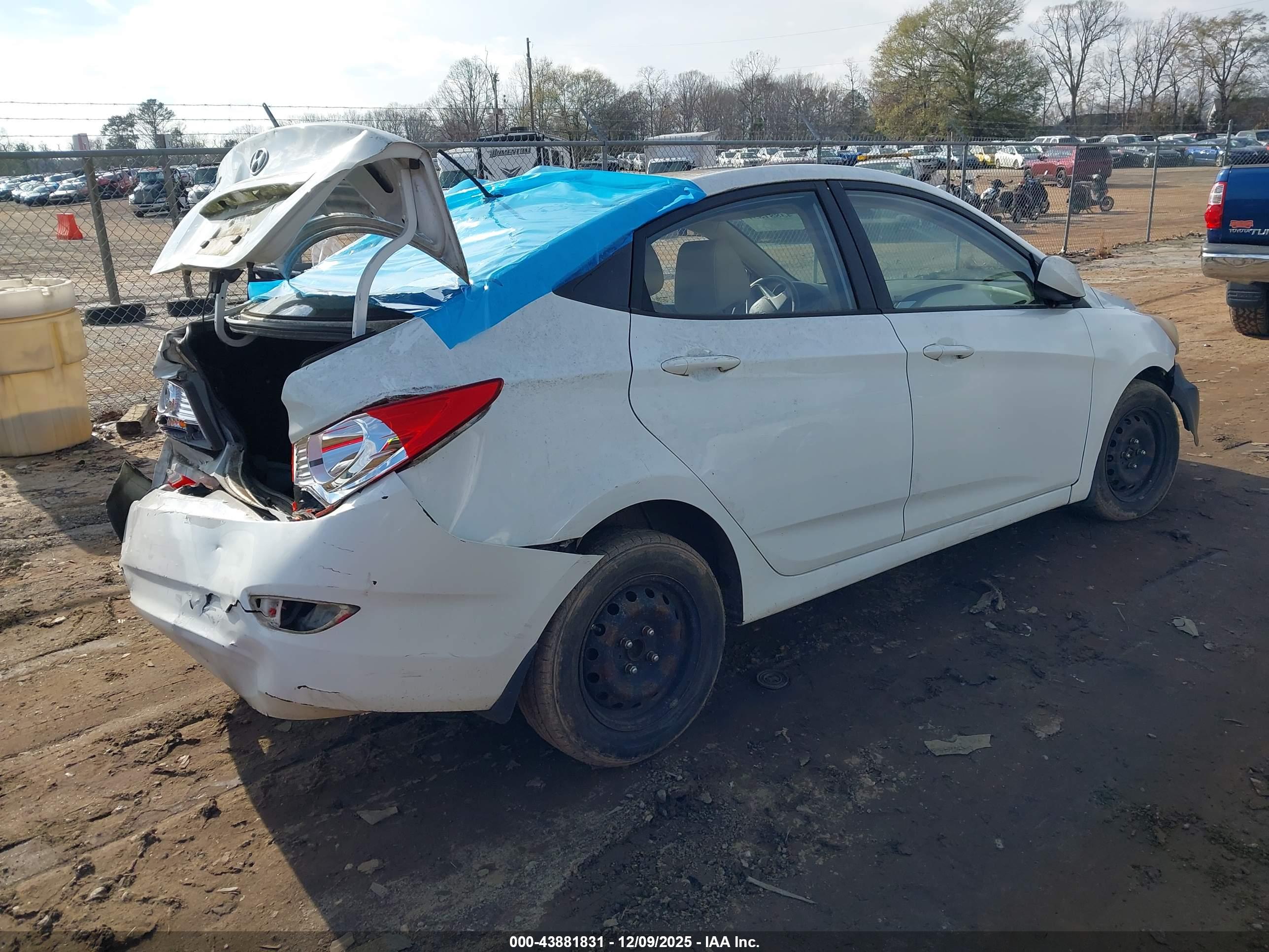 HYUNDAI ACCENT image 4