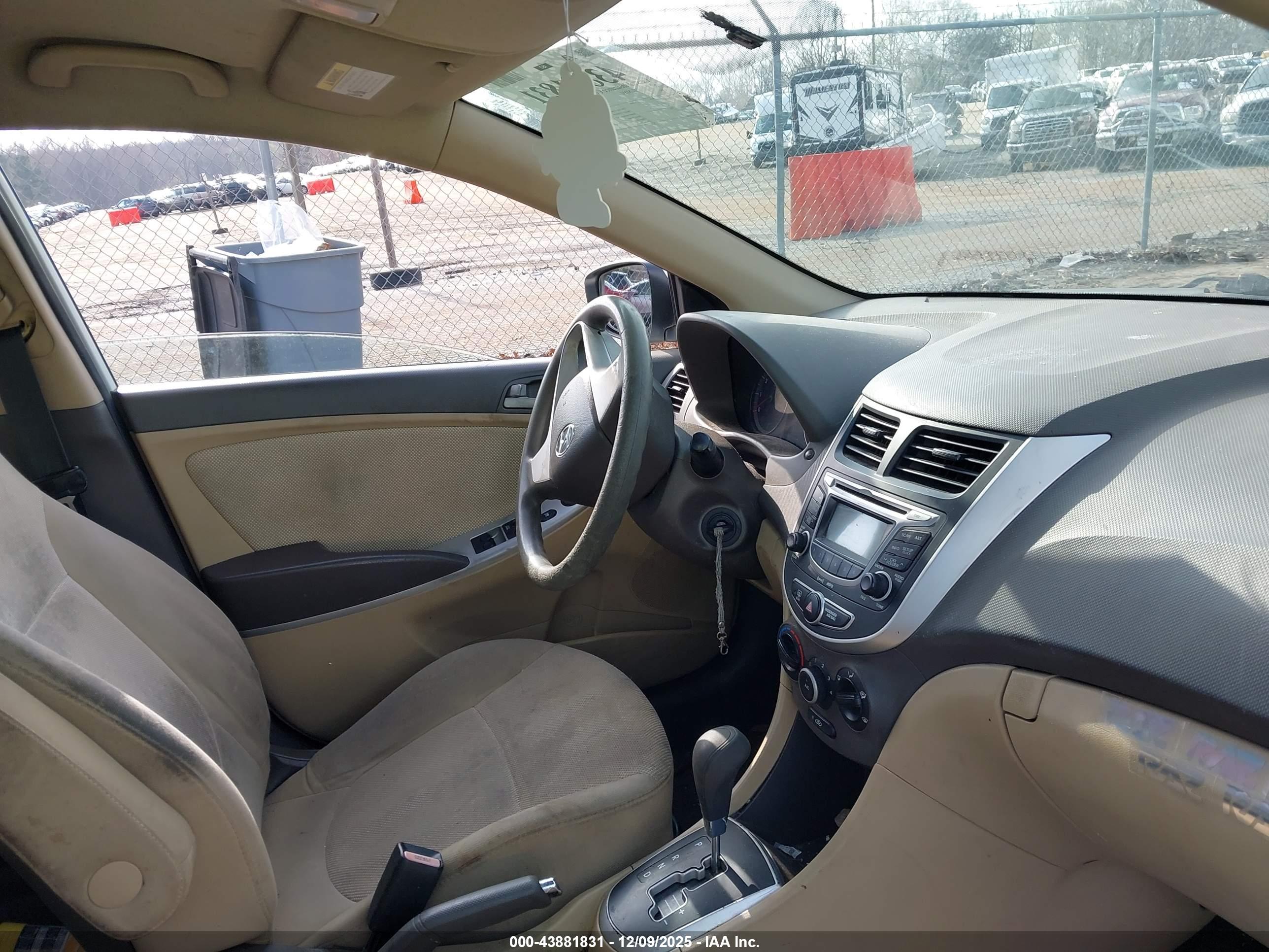 HYUNDAI ACCENT image 5